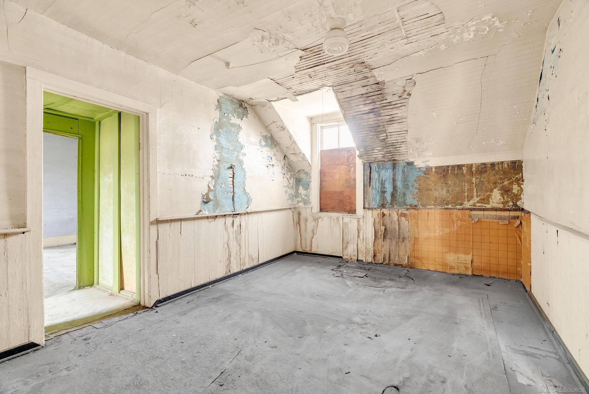 33 N Howard Street Property Photo 43