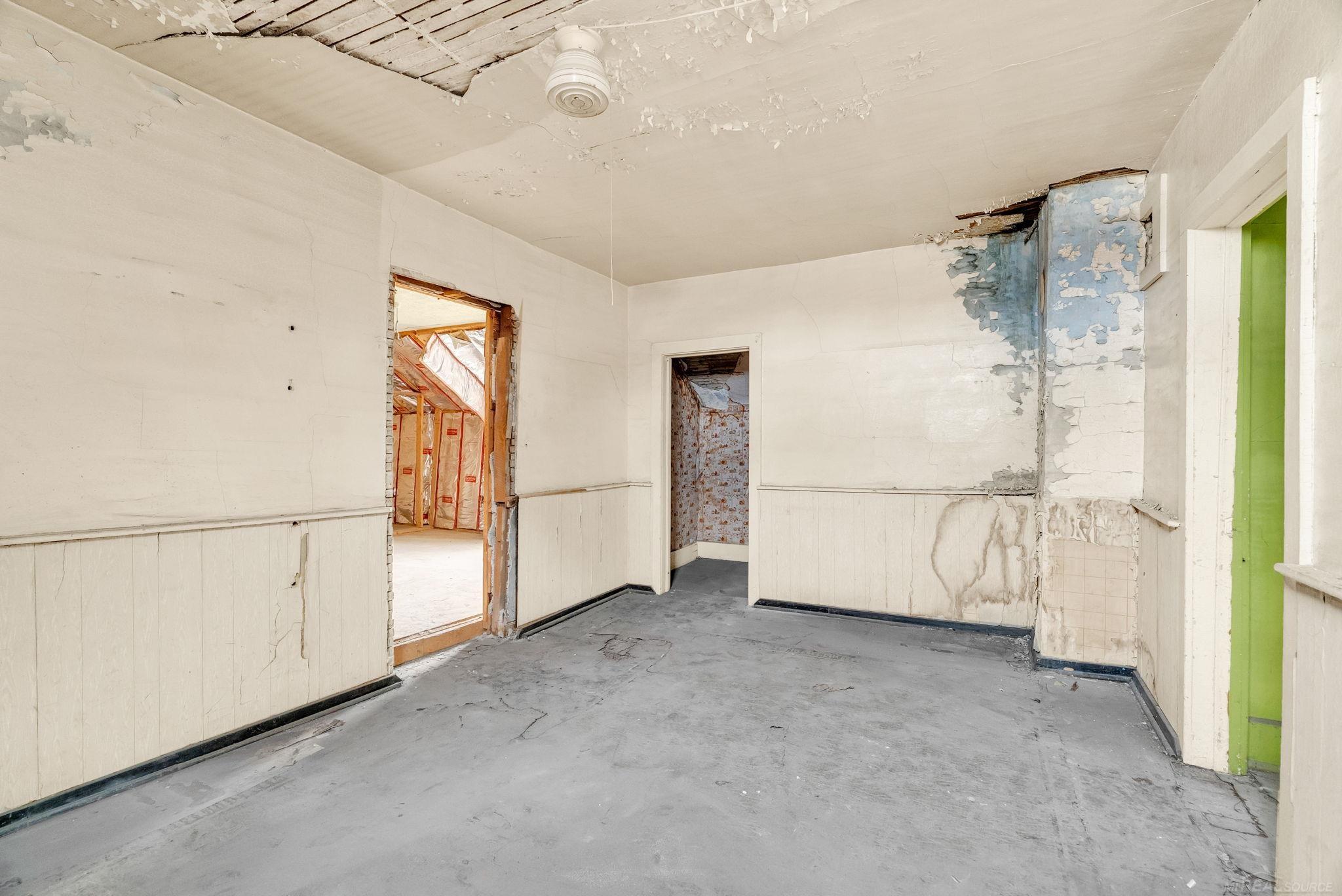 33 N Howard Street Property Photo 44