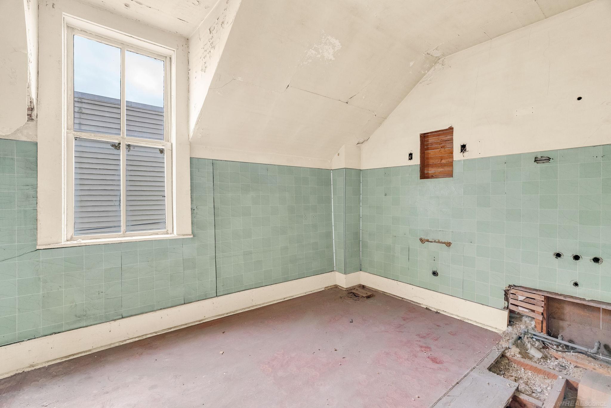 33 N Howard Street Property Photo 45