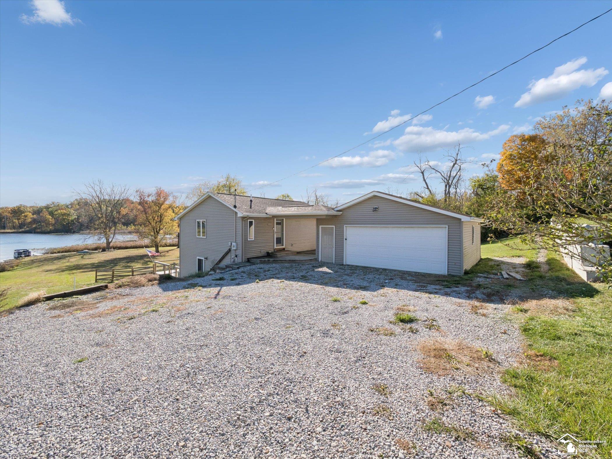 7302 N Lakeview Drive Property Photo 1