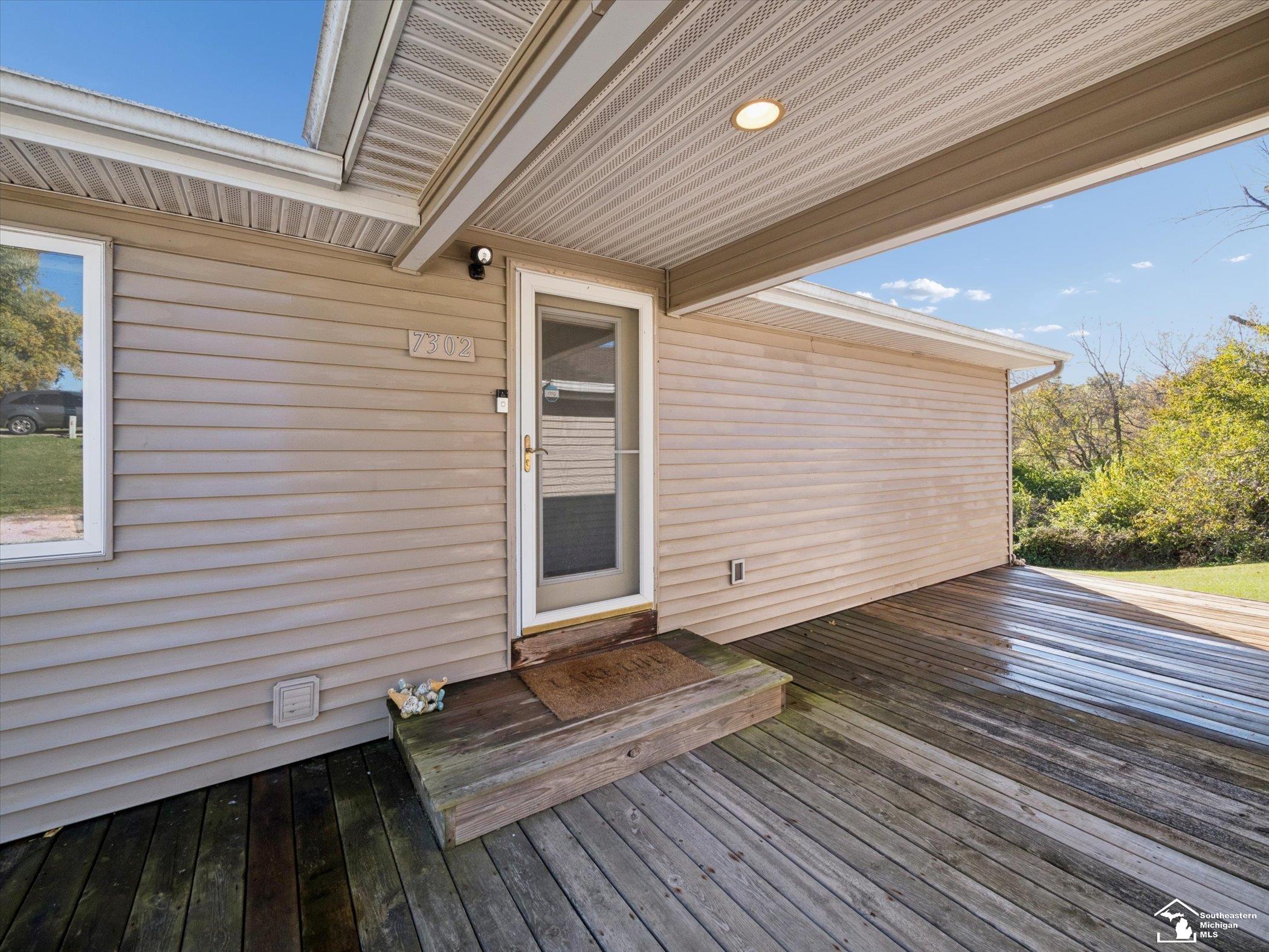7302 N Lakeview Drive Property Photo 7
