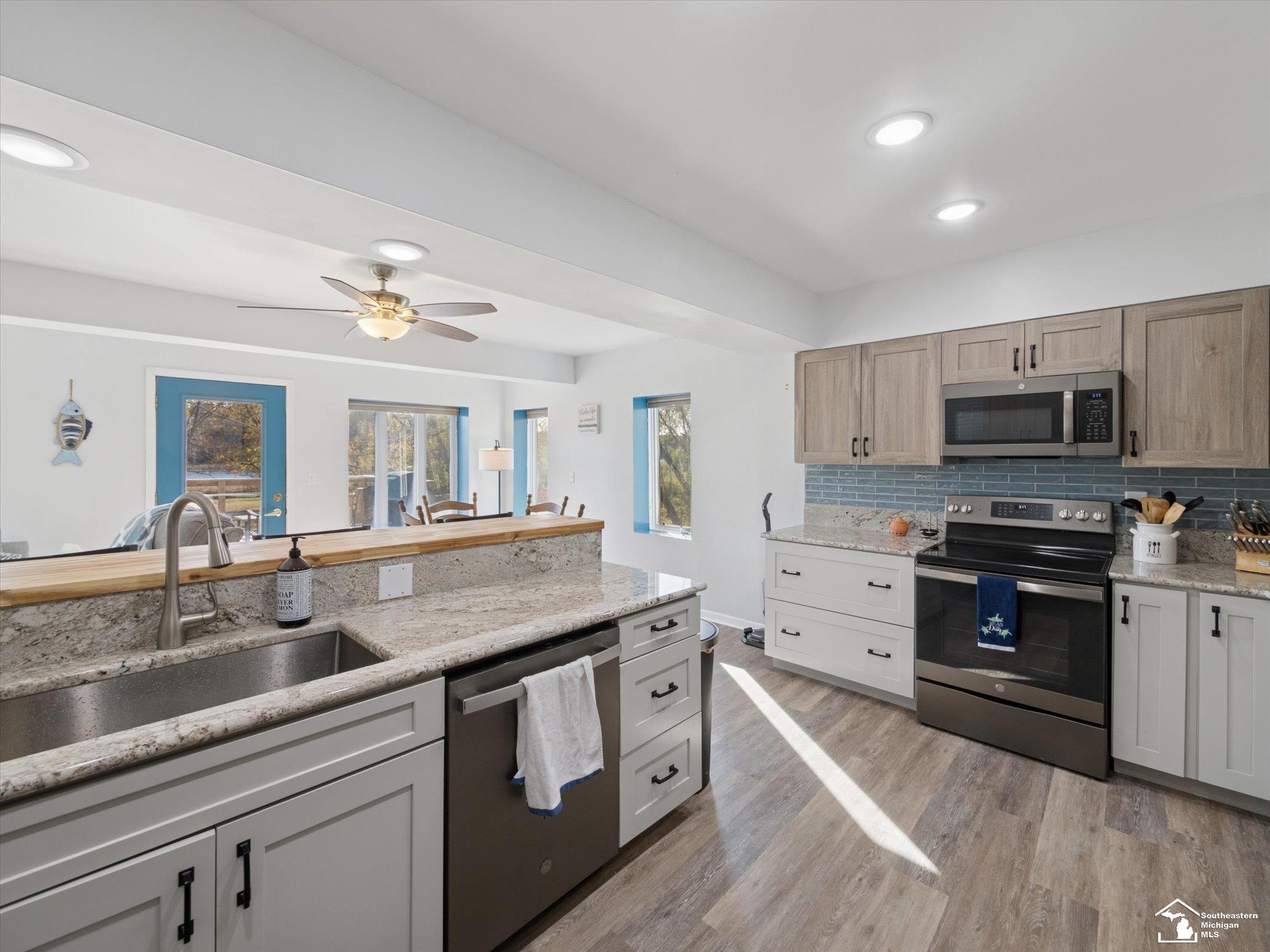 7302 N Lakeview Drive Property Photo 13