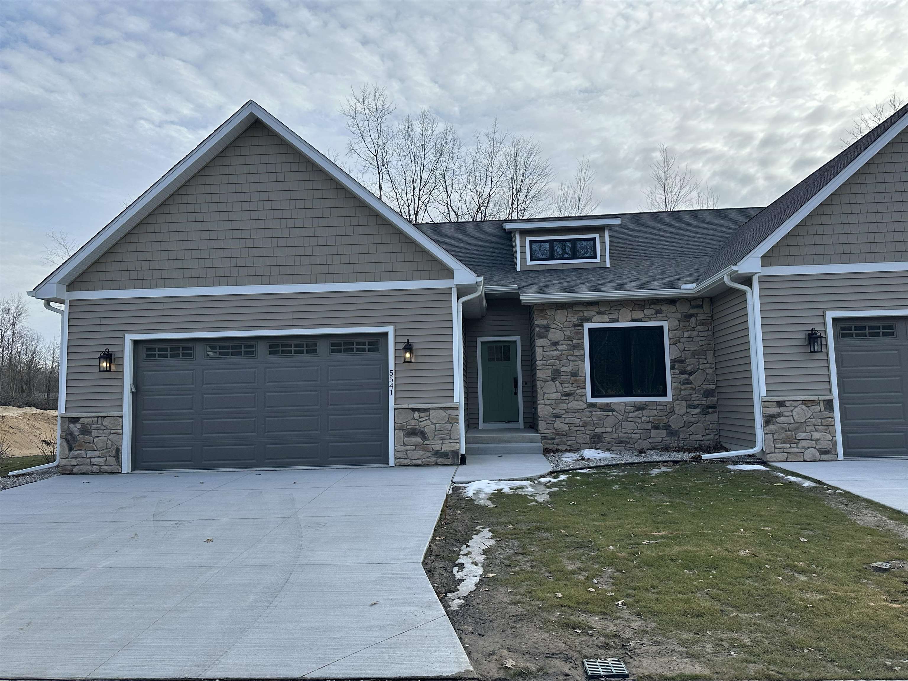 5541 Forestridge Way Property Photo 2