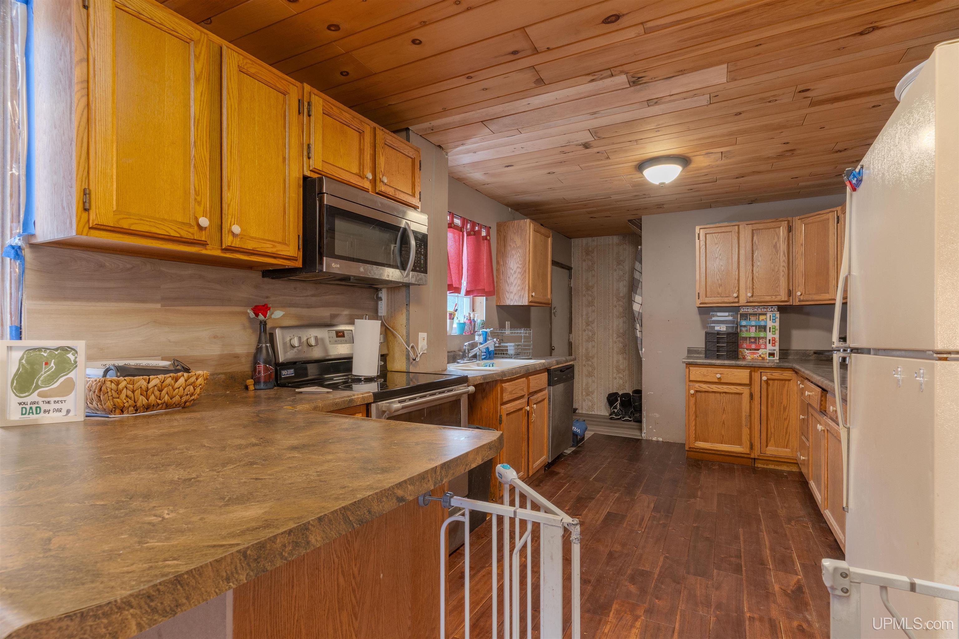 424 Diamond Street Property Photo 5