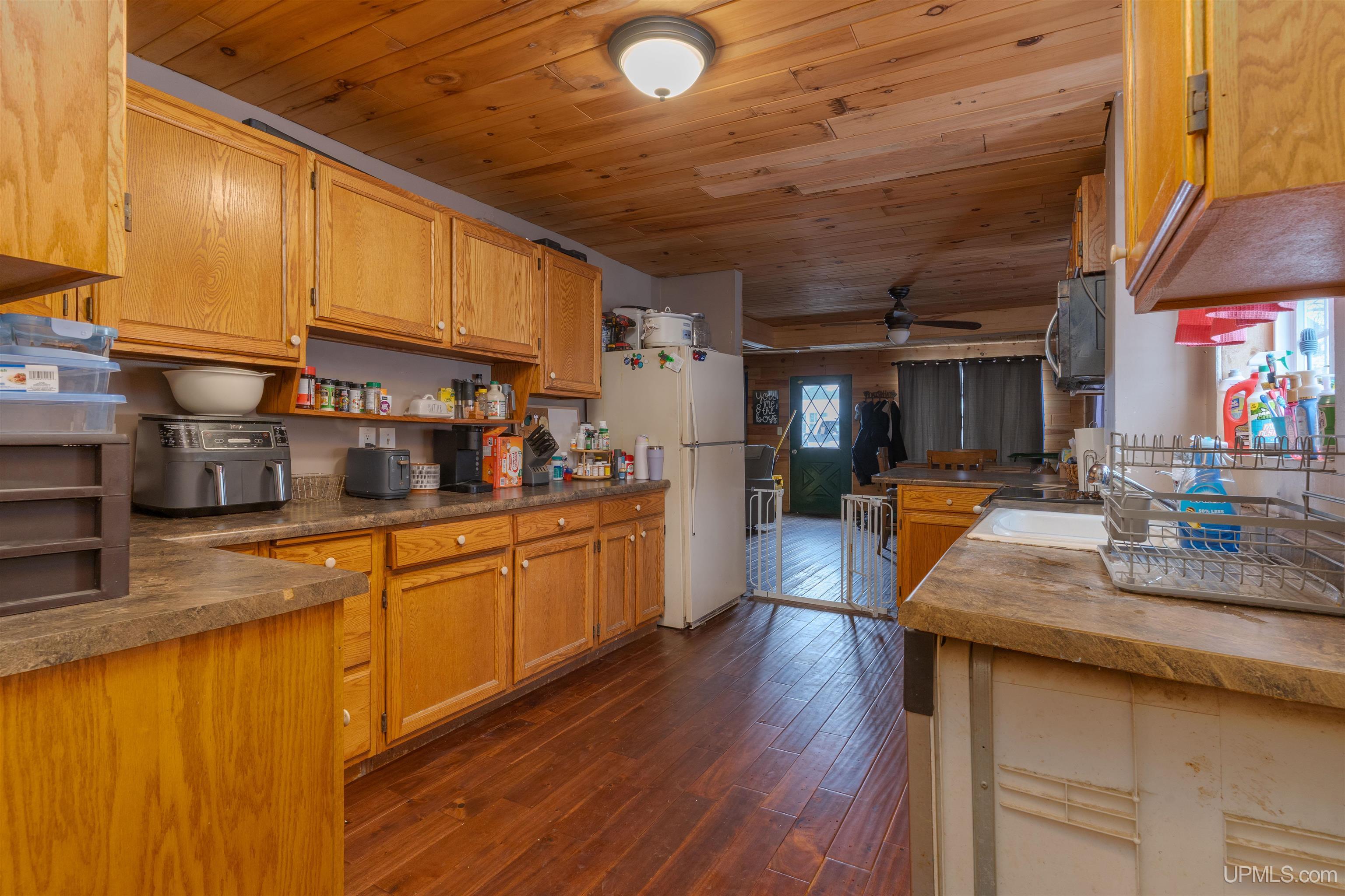 424 Diamond Street Property Photo 6