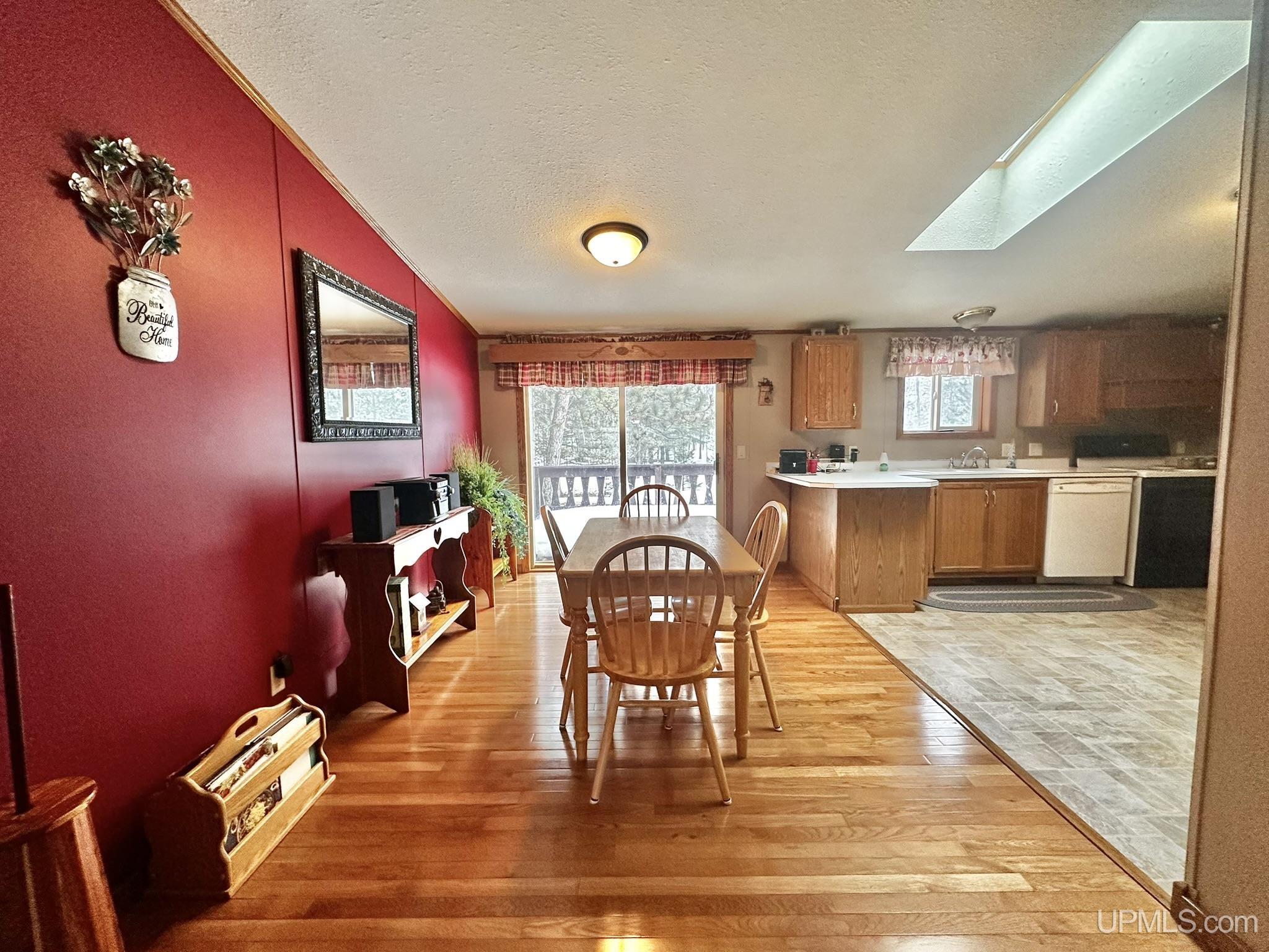 933 E Hoadley Street Property Photo 4