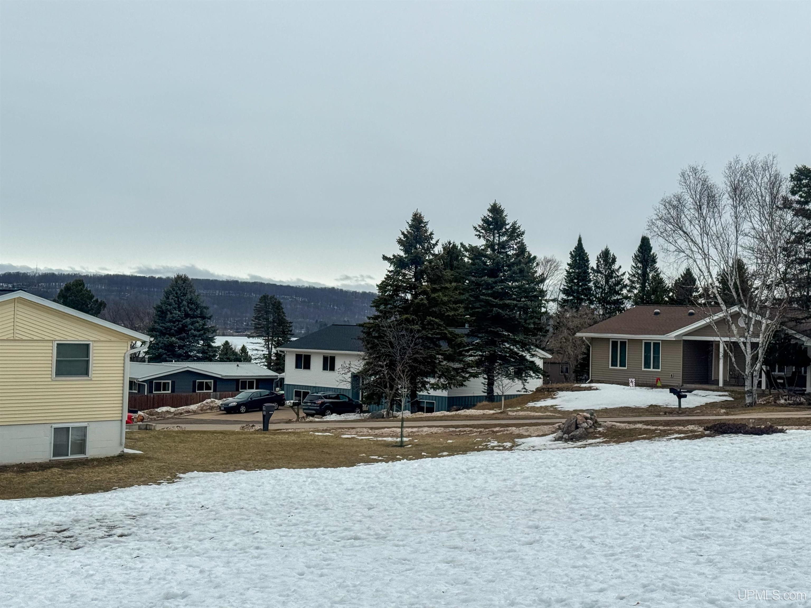 615 Kennedy Road Property Photo 4