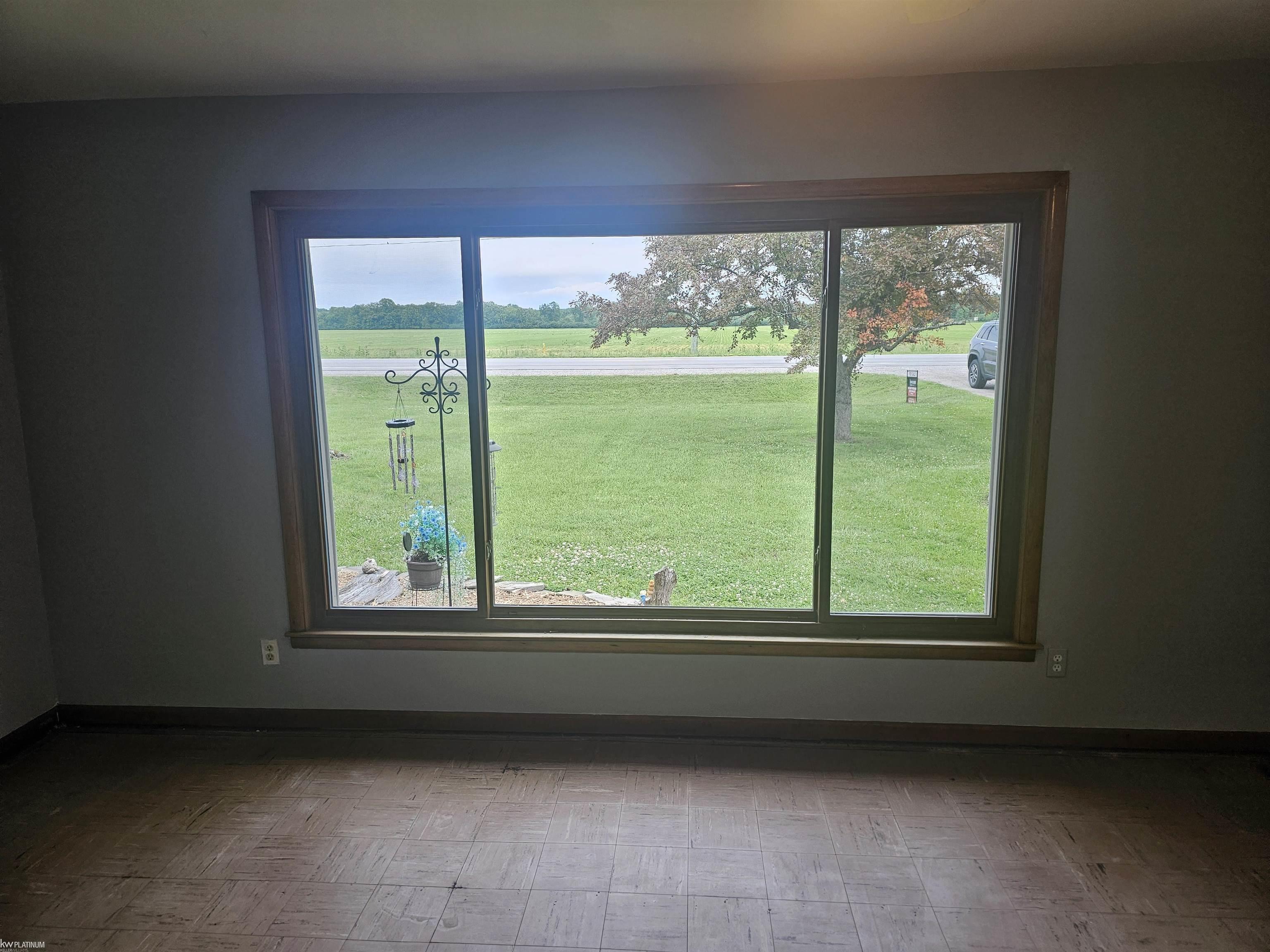 5882 King Road Property Photo 7