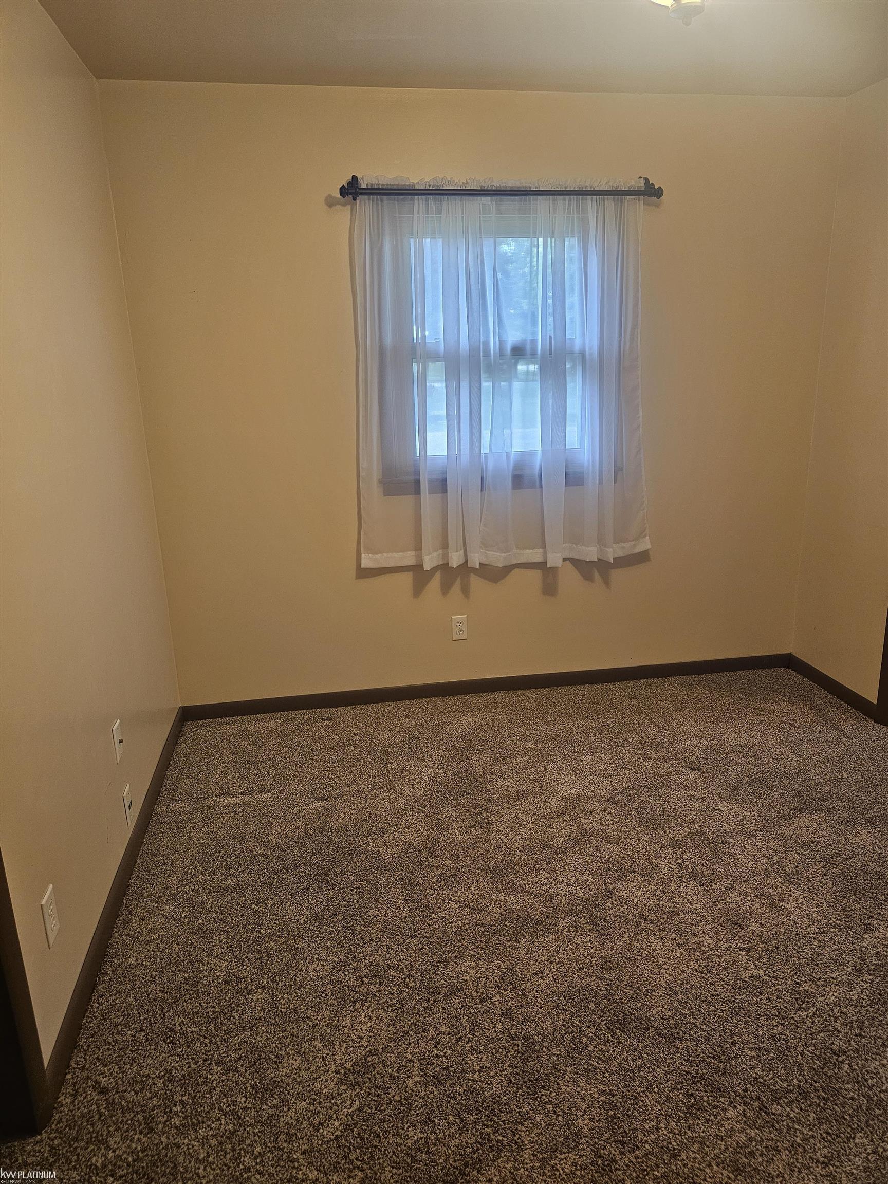 5882 King Road Property Photo 9