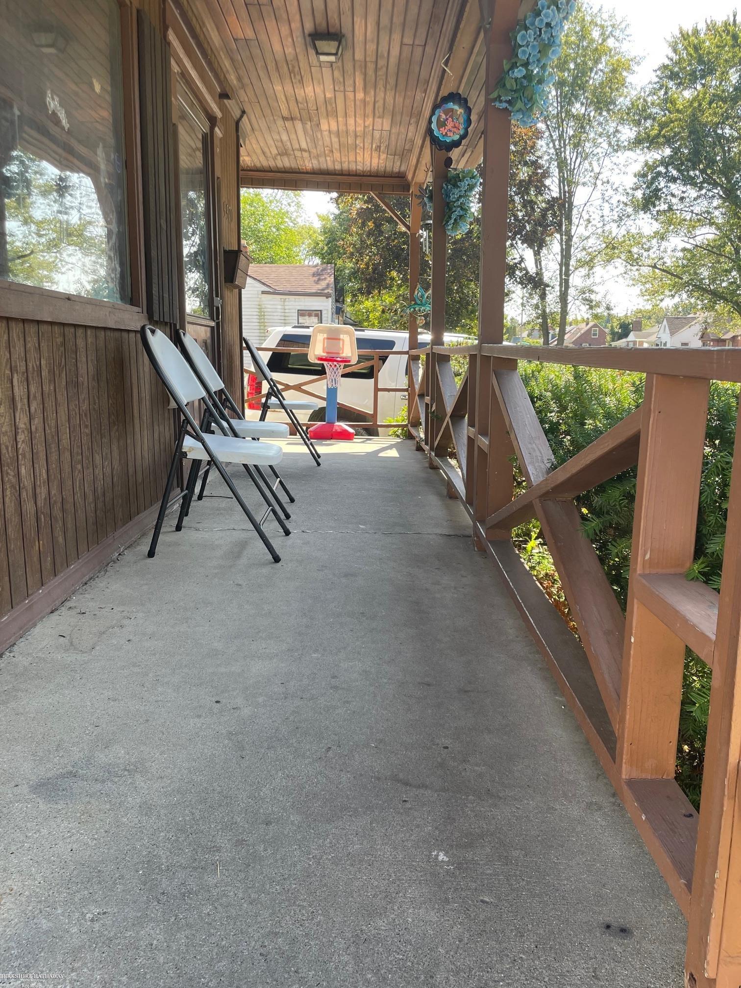 5570 Farmbrook Street Property Photo 3