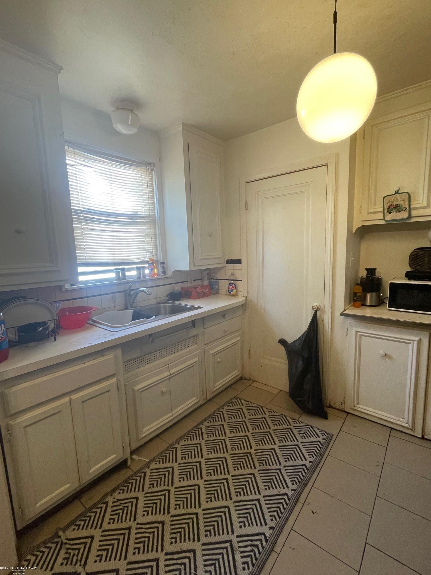 5570 Farmbrook Street Property Photo 6