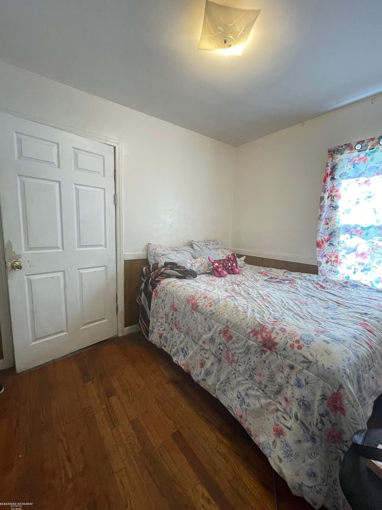 5570 Farmbrook Street Property Photo 7
