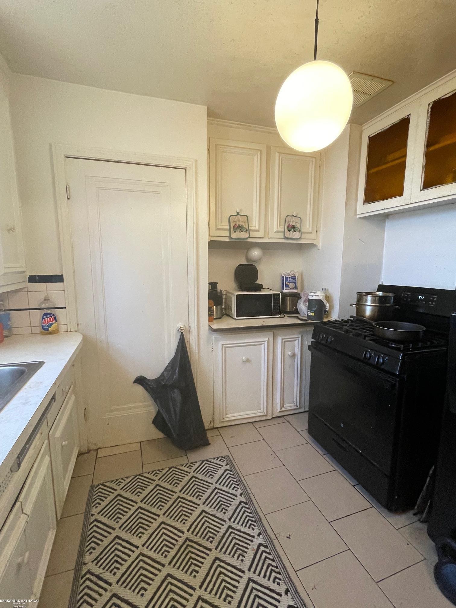5570 Farmbrook Street Property Photo 9
