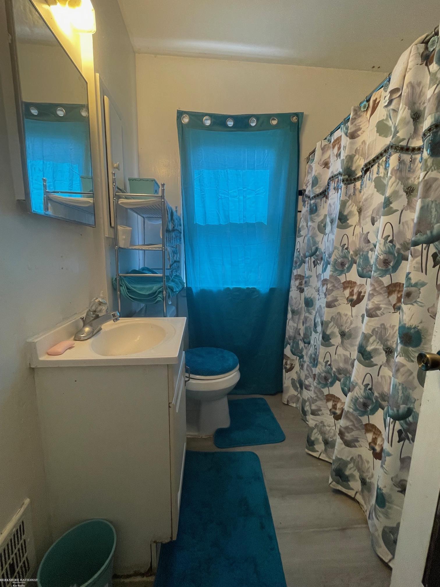 5570 Farmbrook Street Property Photo 13