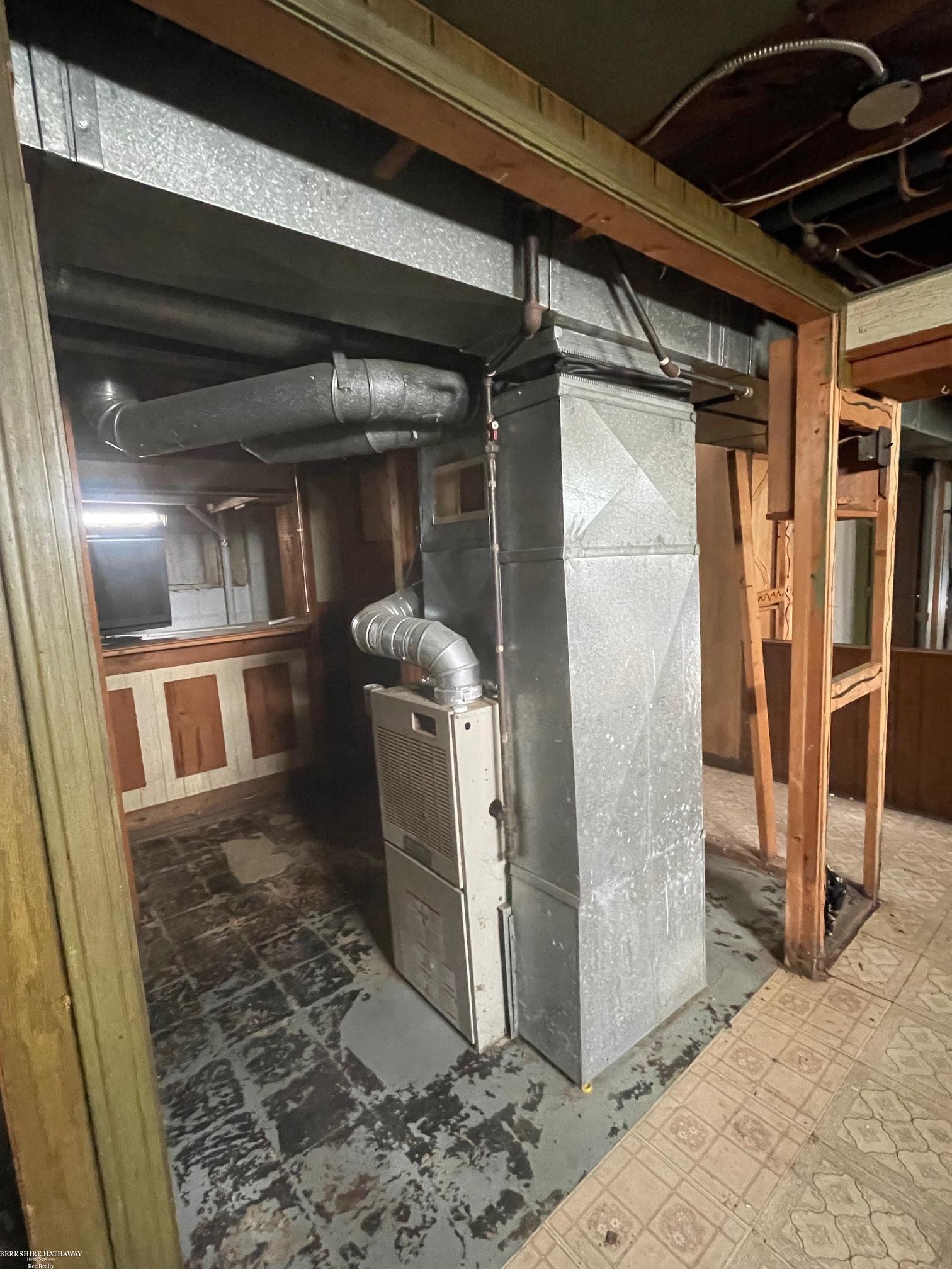 5570 Farmbrook Street Property Photo 16