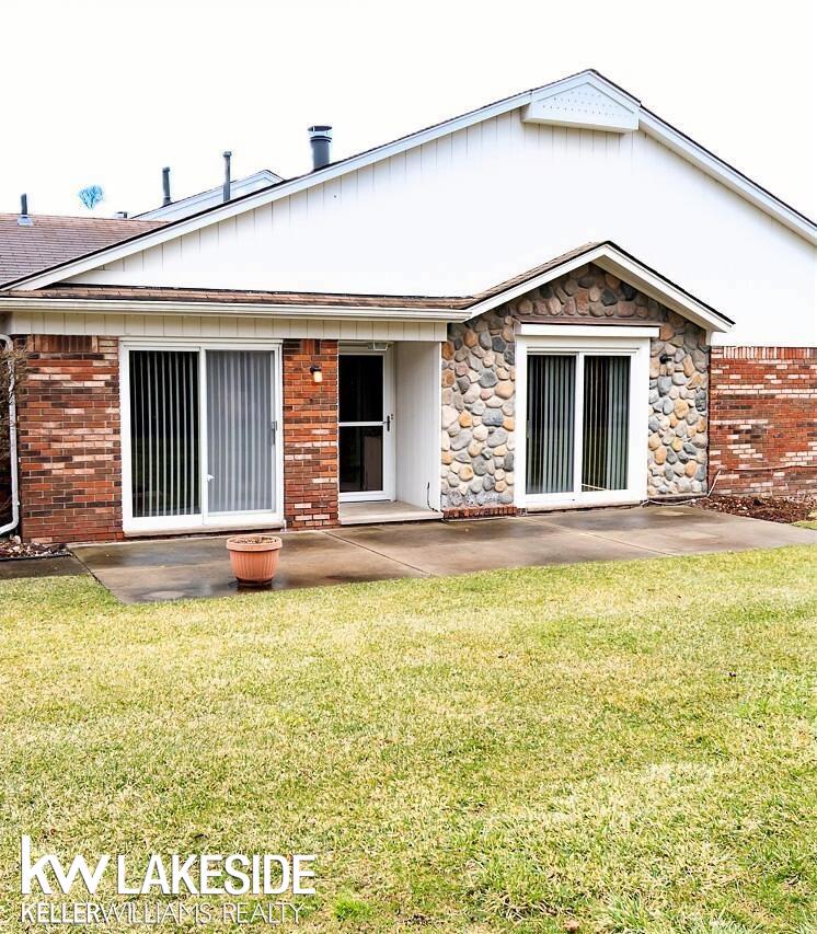 45297 Universal Court Property Photo 1