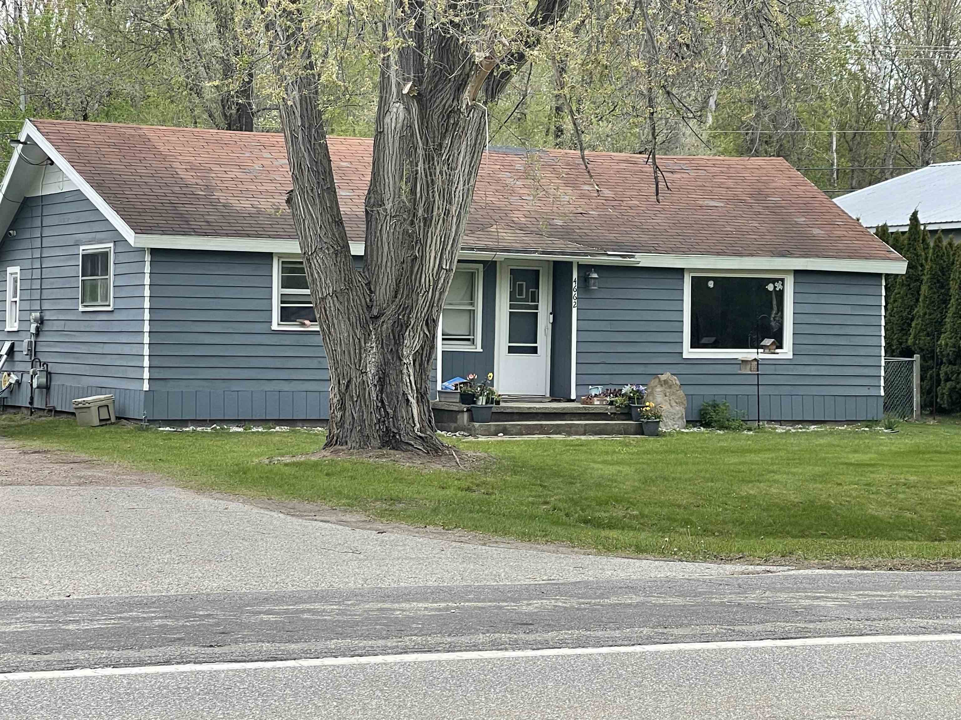4662 Isabella Road Property Photo 1