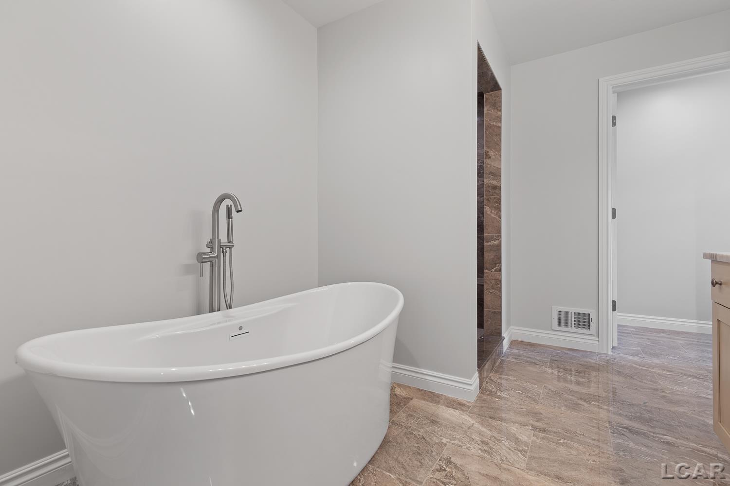 114 Bloomfield Boulevard Property Photo 25