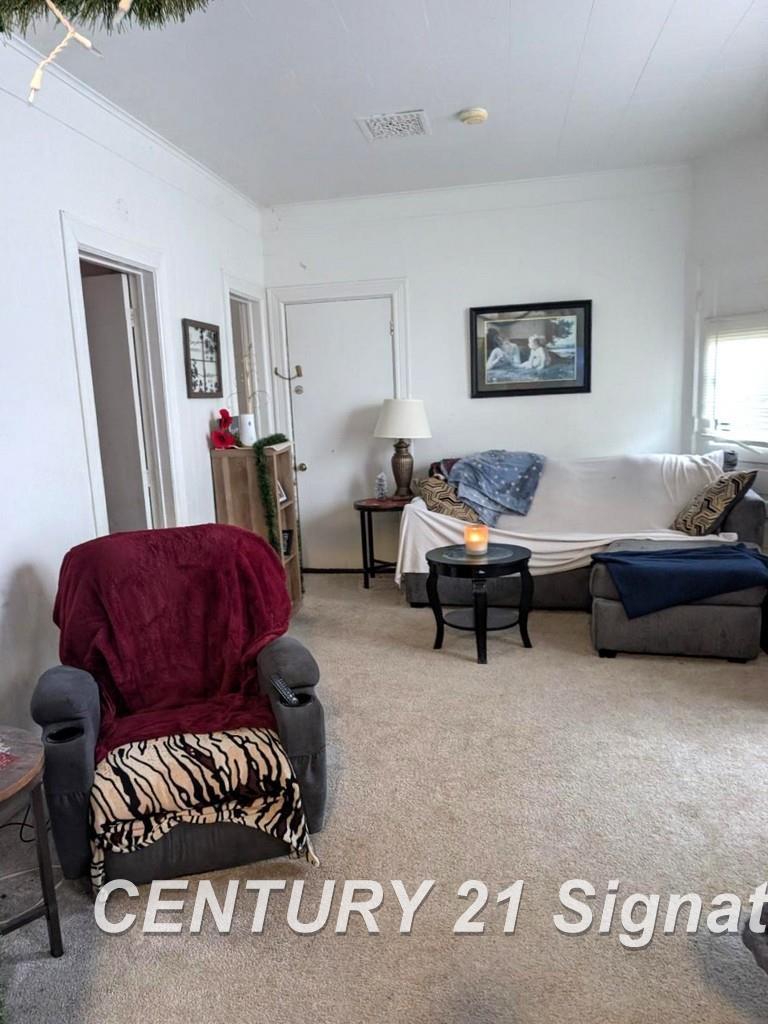 812 Sanderson Street Property Photo 5