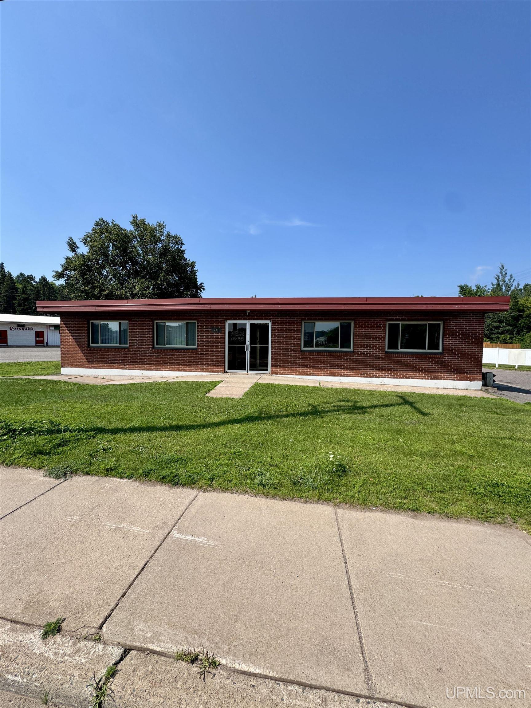 701 N Teal Lake Avenue Property Photo 1