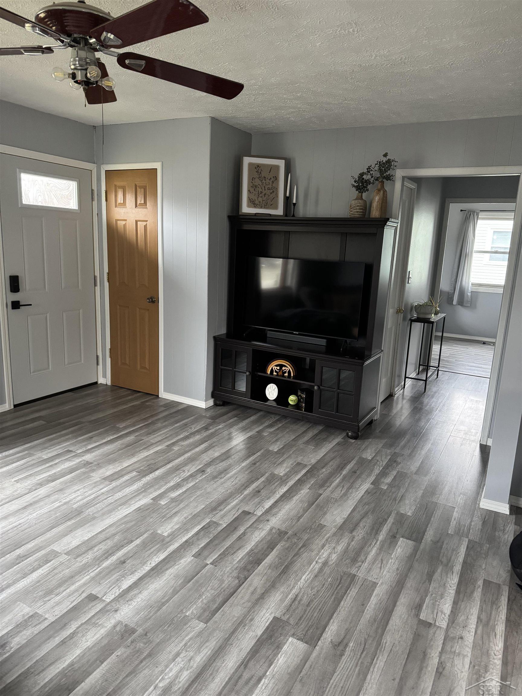 2028 Auburn Street Property Photo 5