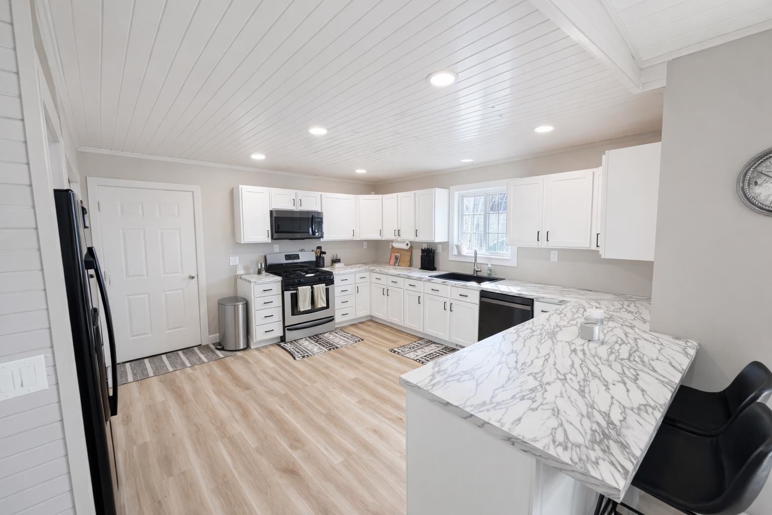 4175 Hicks Road Property Photo 17