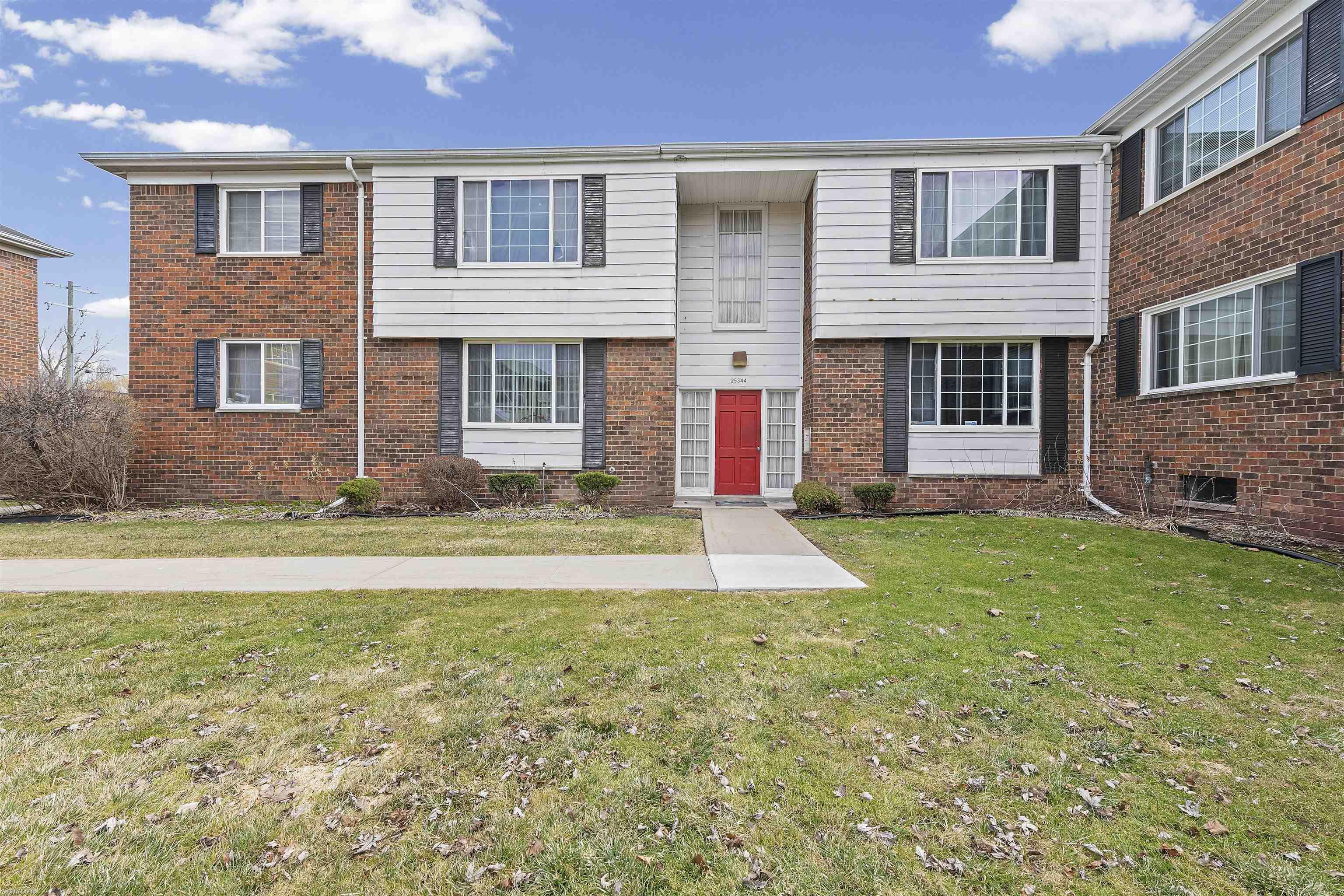 25344 Shiawassee Circle Property Photo 1