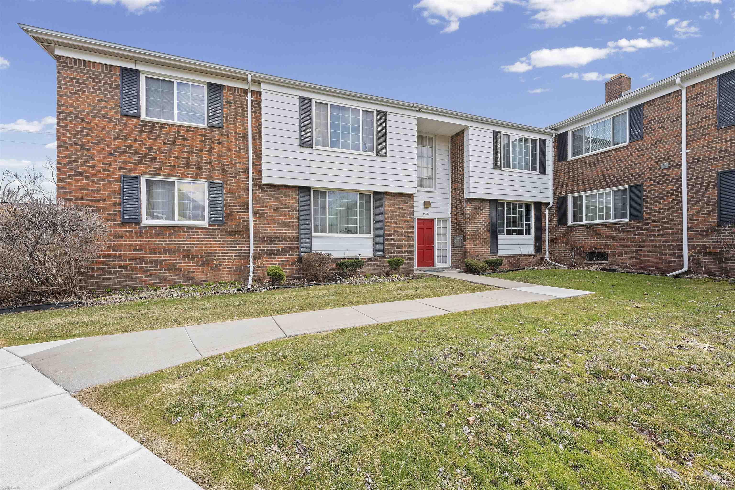 25344 Shiawassee Circle Property Photo 2