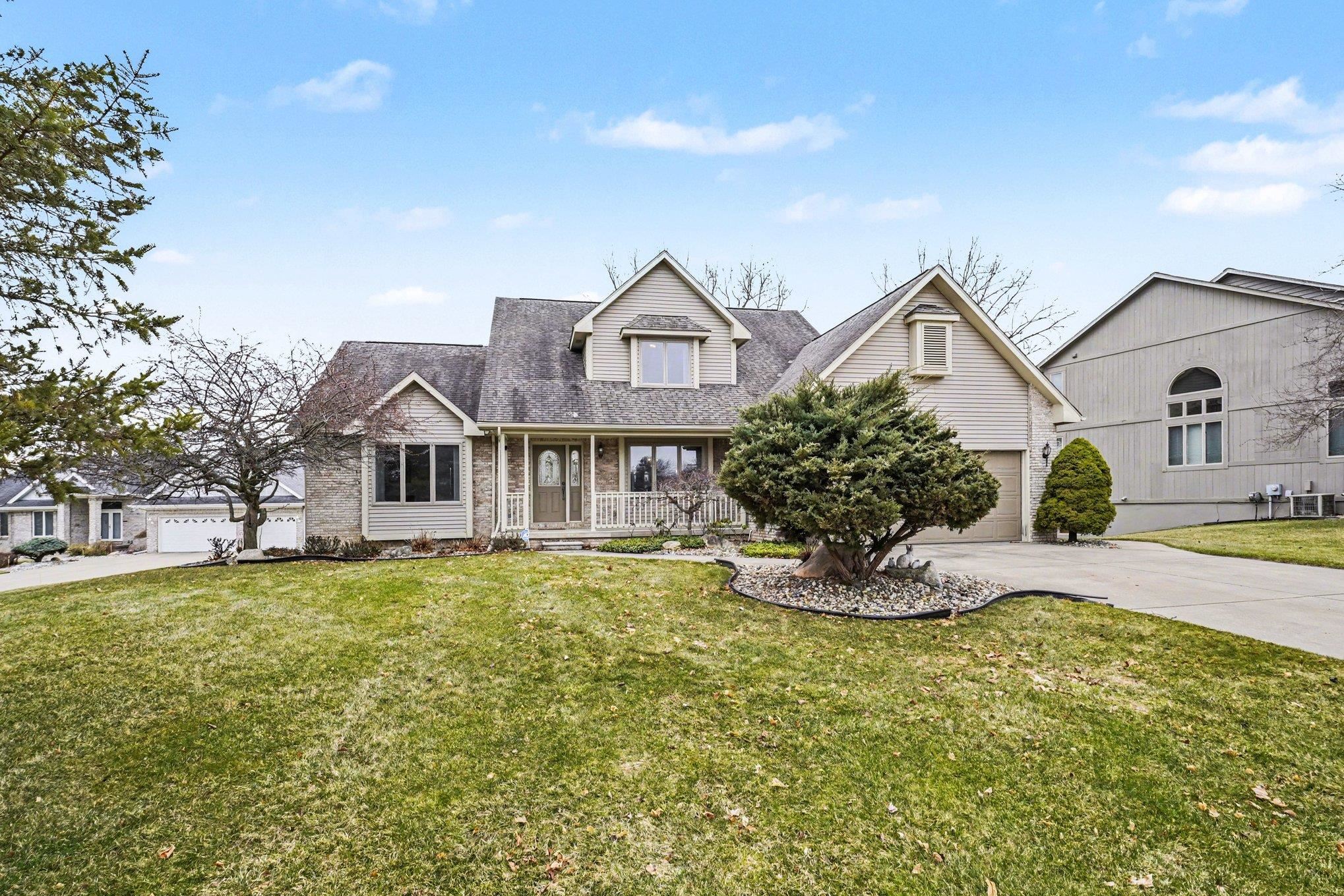 6131 Pine Creek Court Property Photo 1