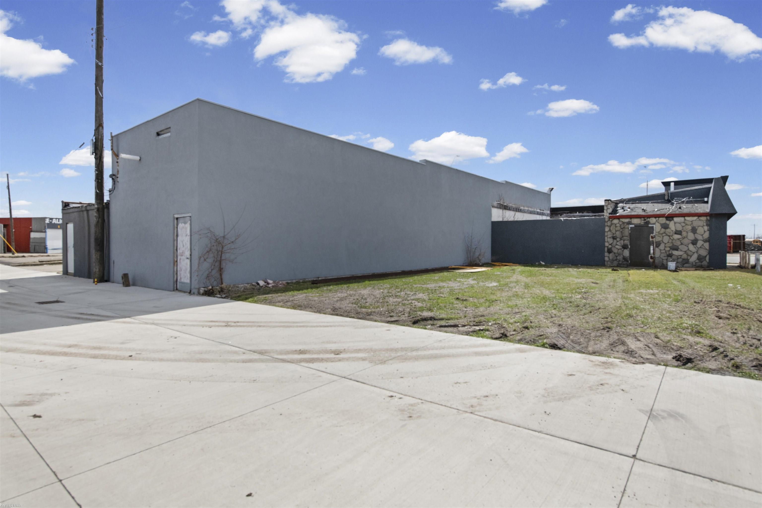10630 Grand River Avenue Property Photo 6