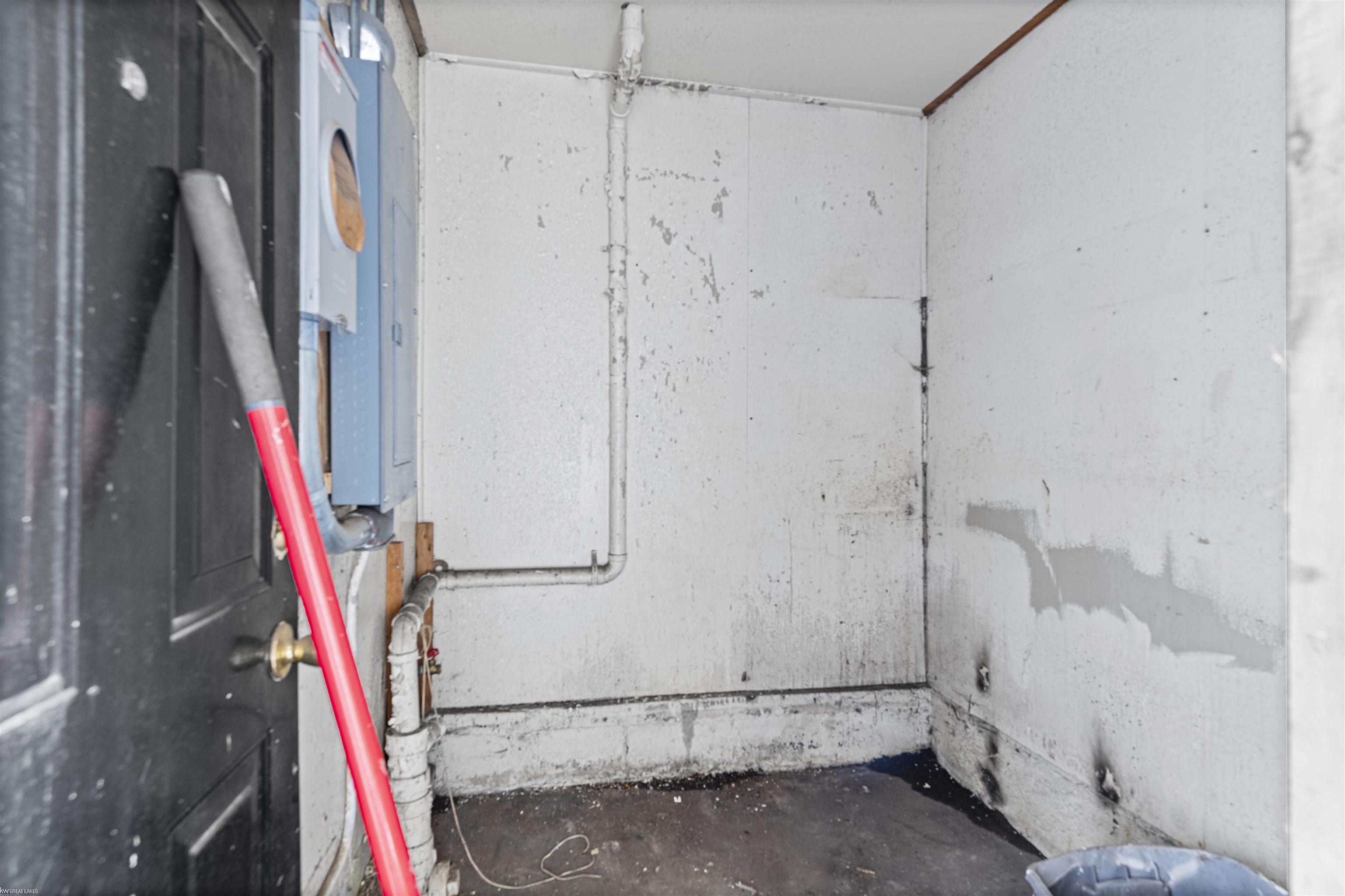 10630 Grand River Avenue Property Photo 7