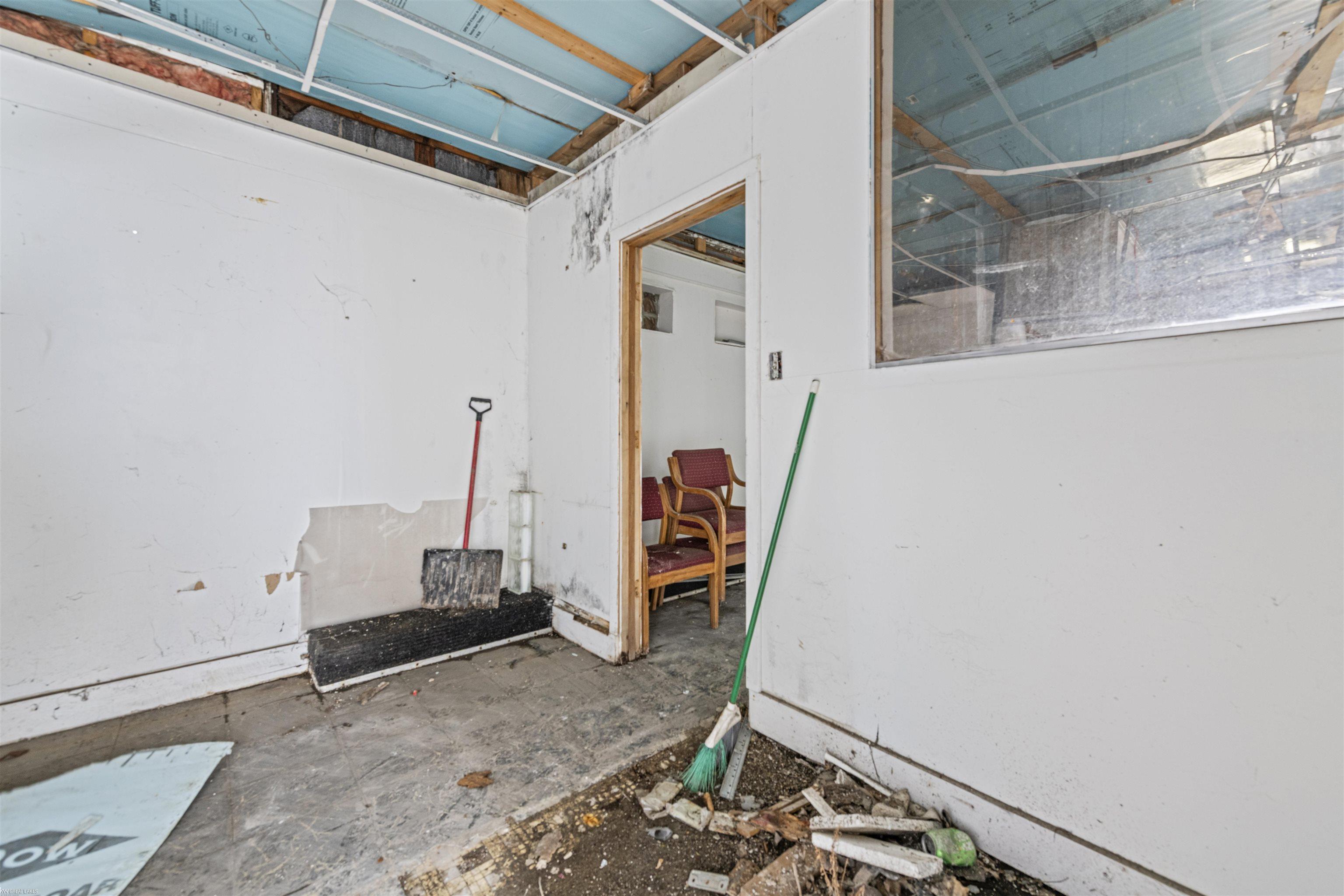 10630 Grand River Avenue Property Photo 9