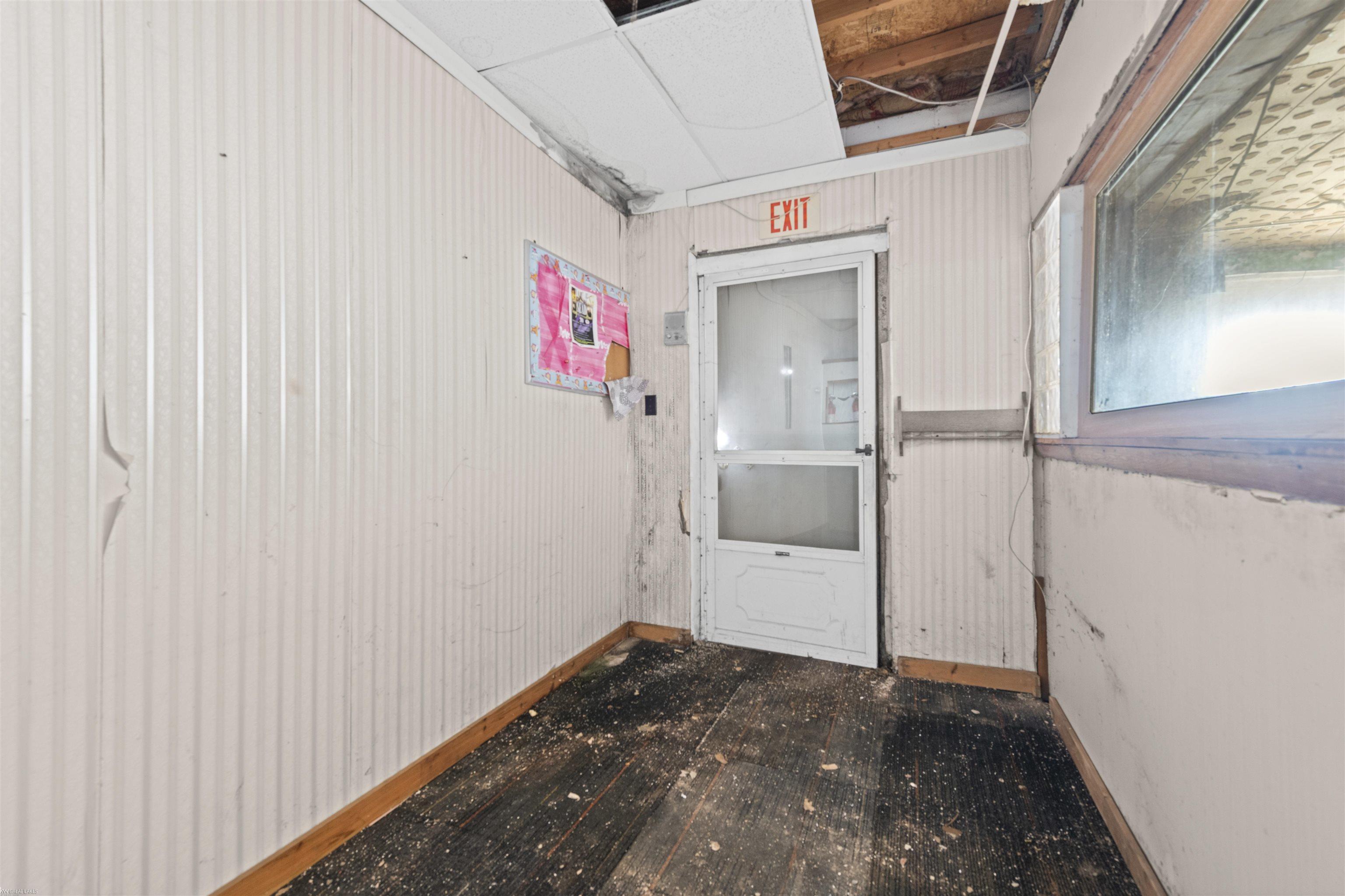 10630 Grand River Avenue Property Photo 11