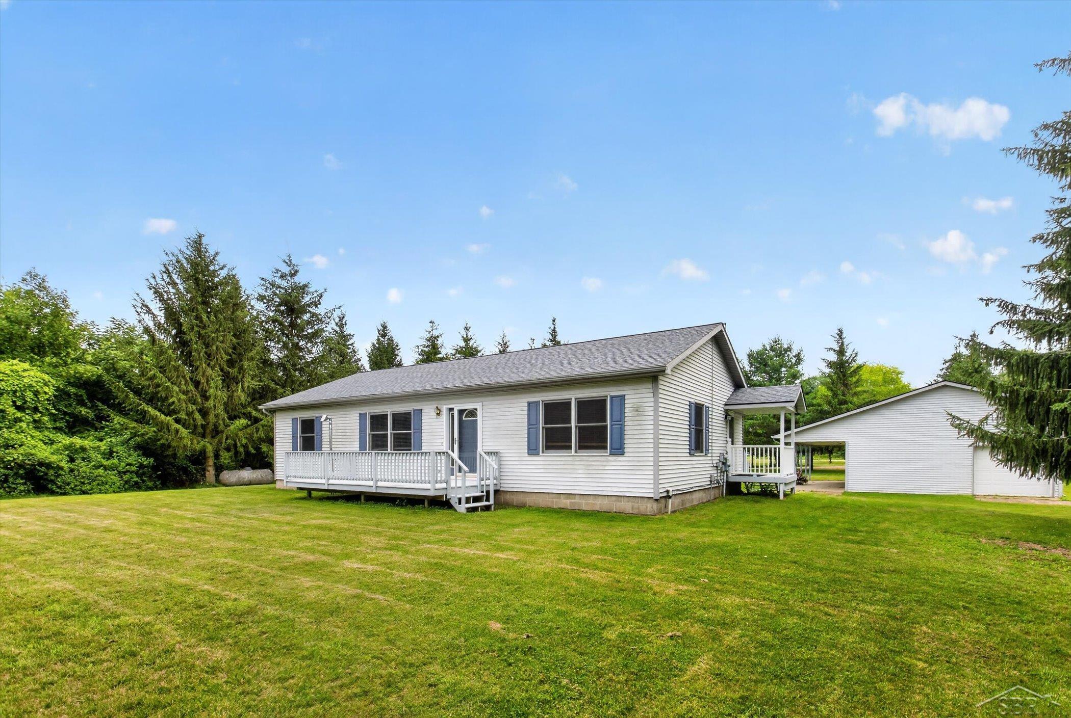 9280 N Lakeshore Road Property Photo 1