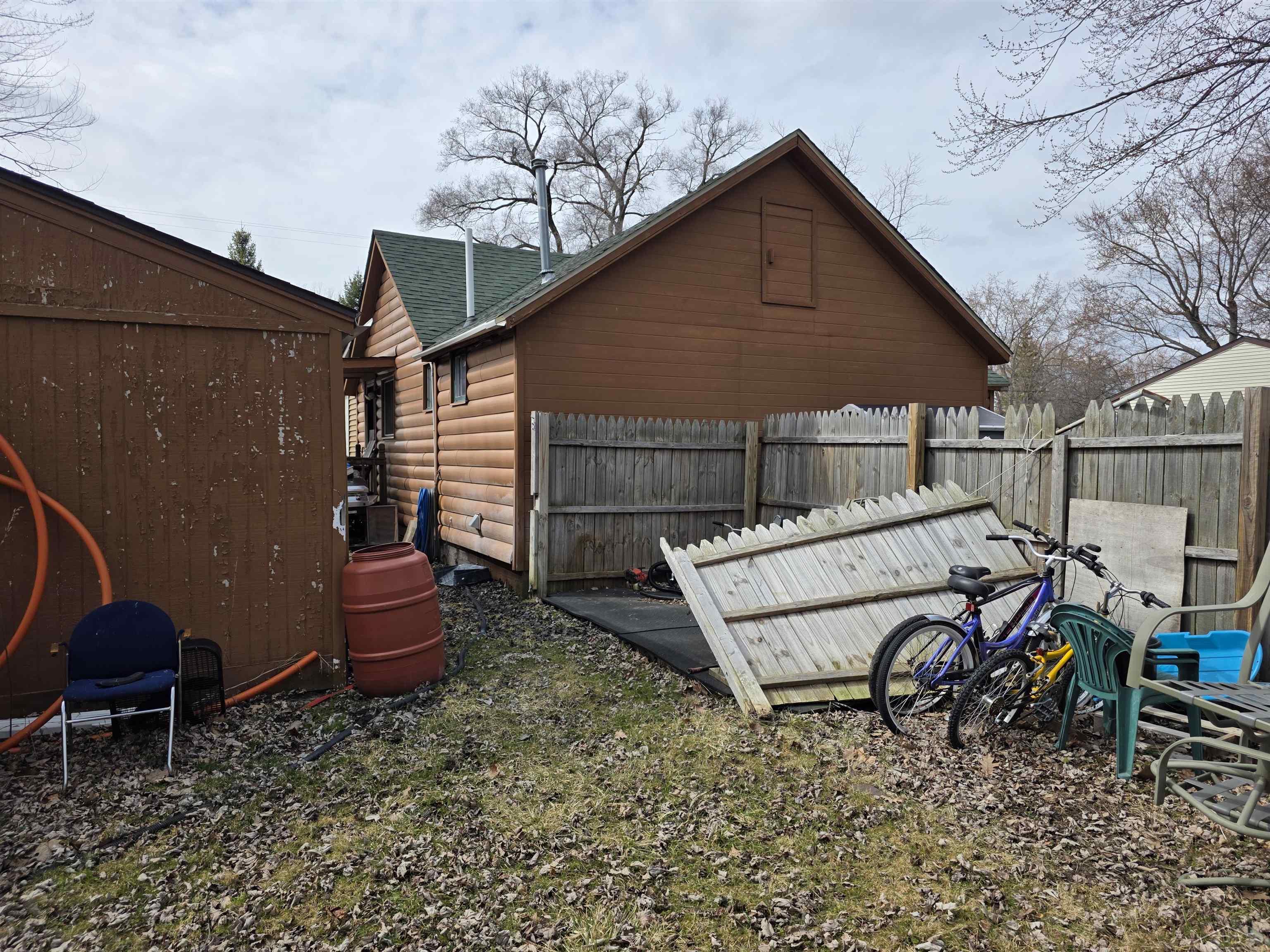 1711 S Poseyville Road Property Photo 4