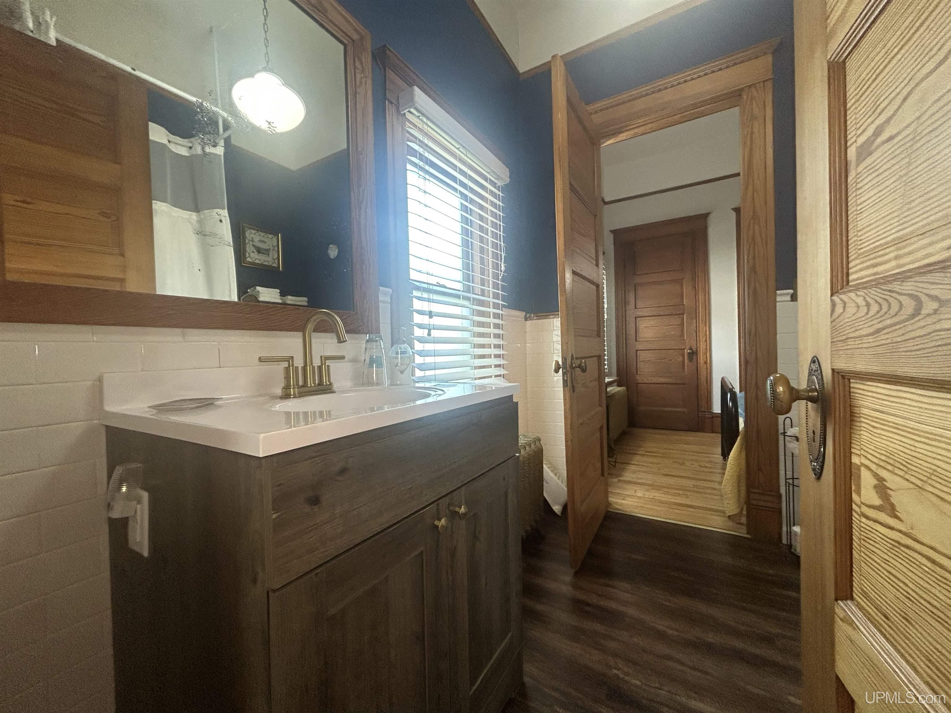 220 W Munising Avenue Property Photo 8