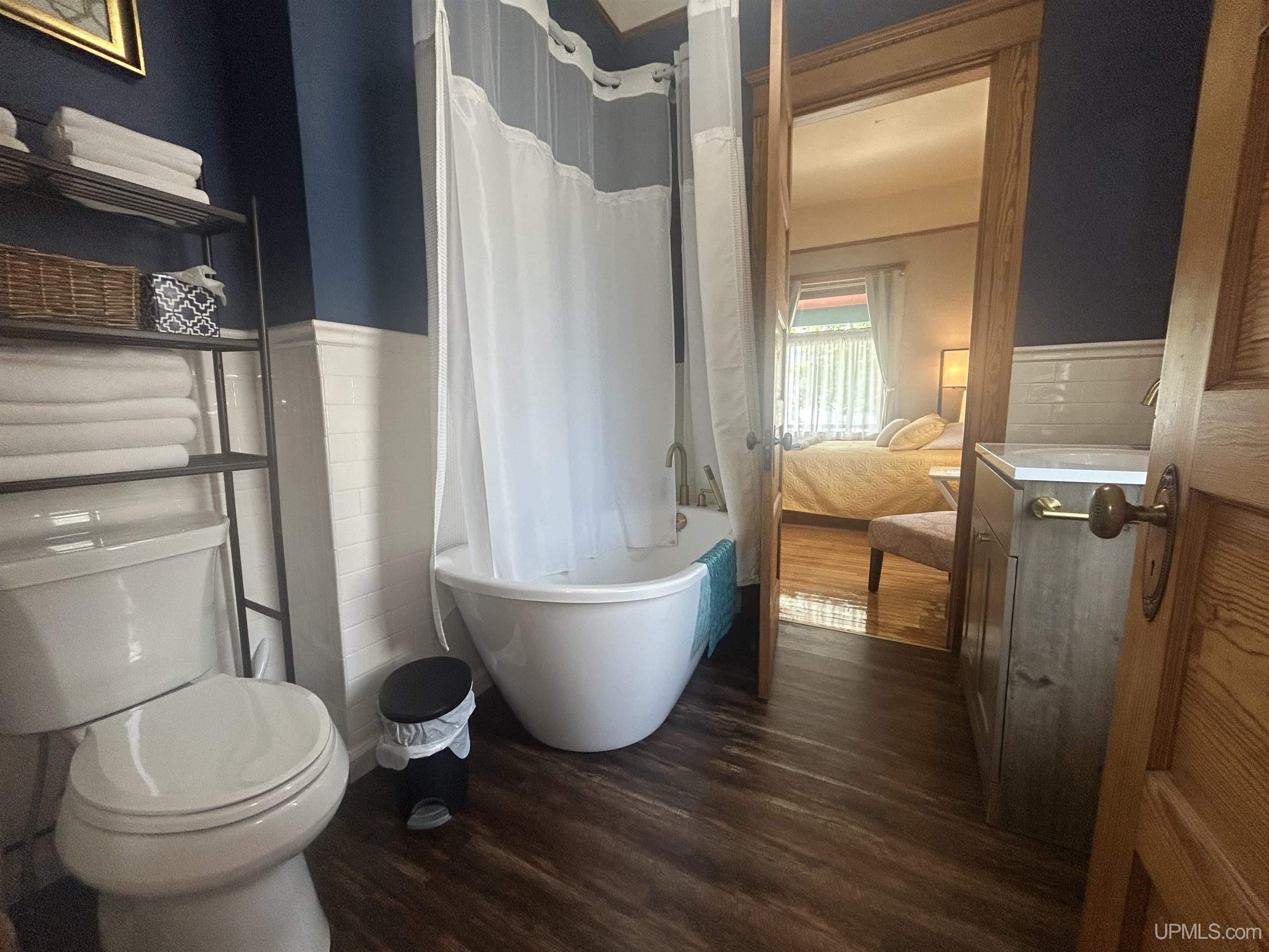 220 W Munising Avenue Property Photo 9