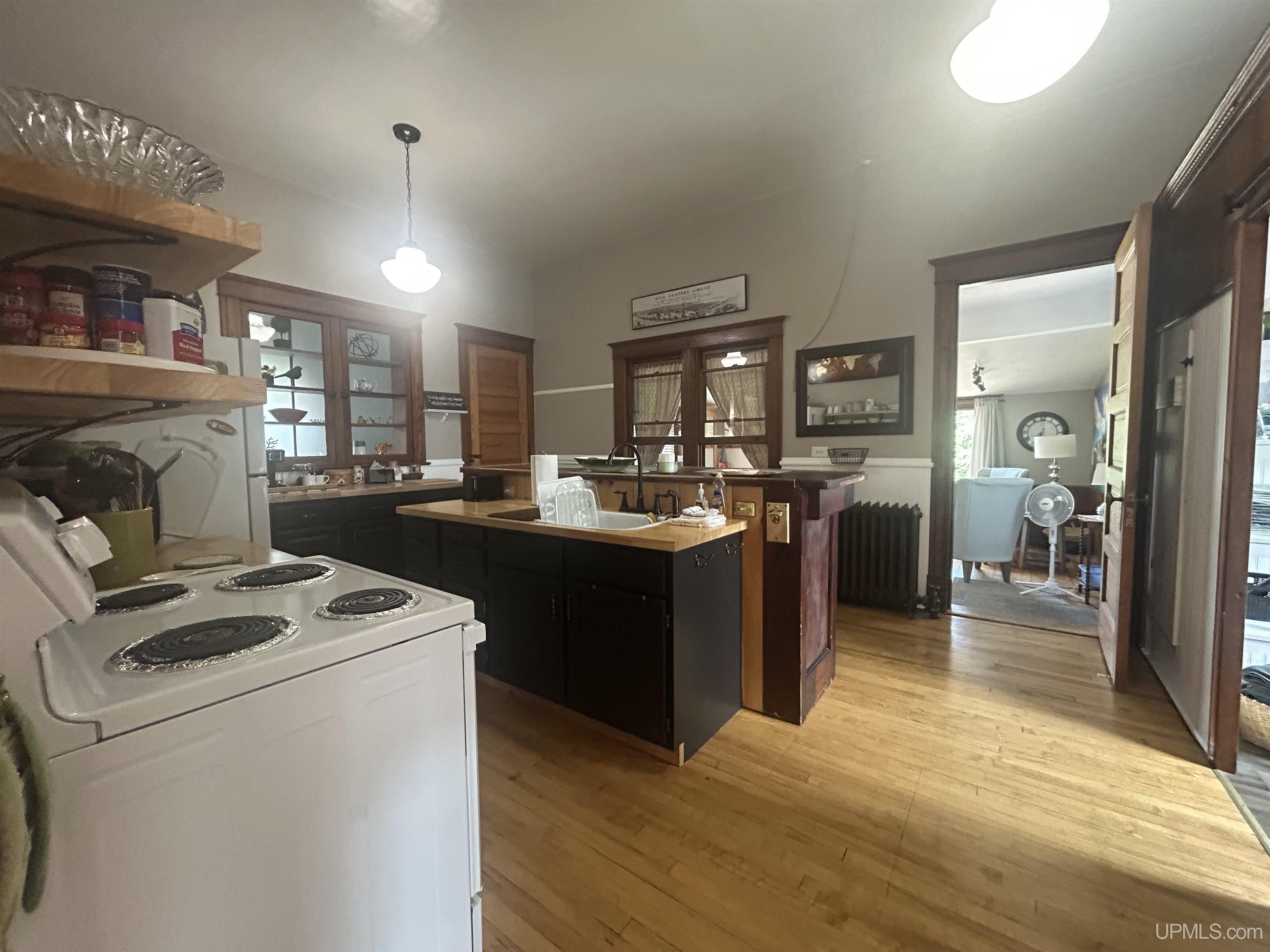220 W Munising Avenue Property Photo 11