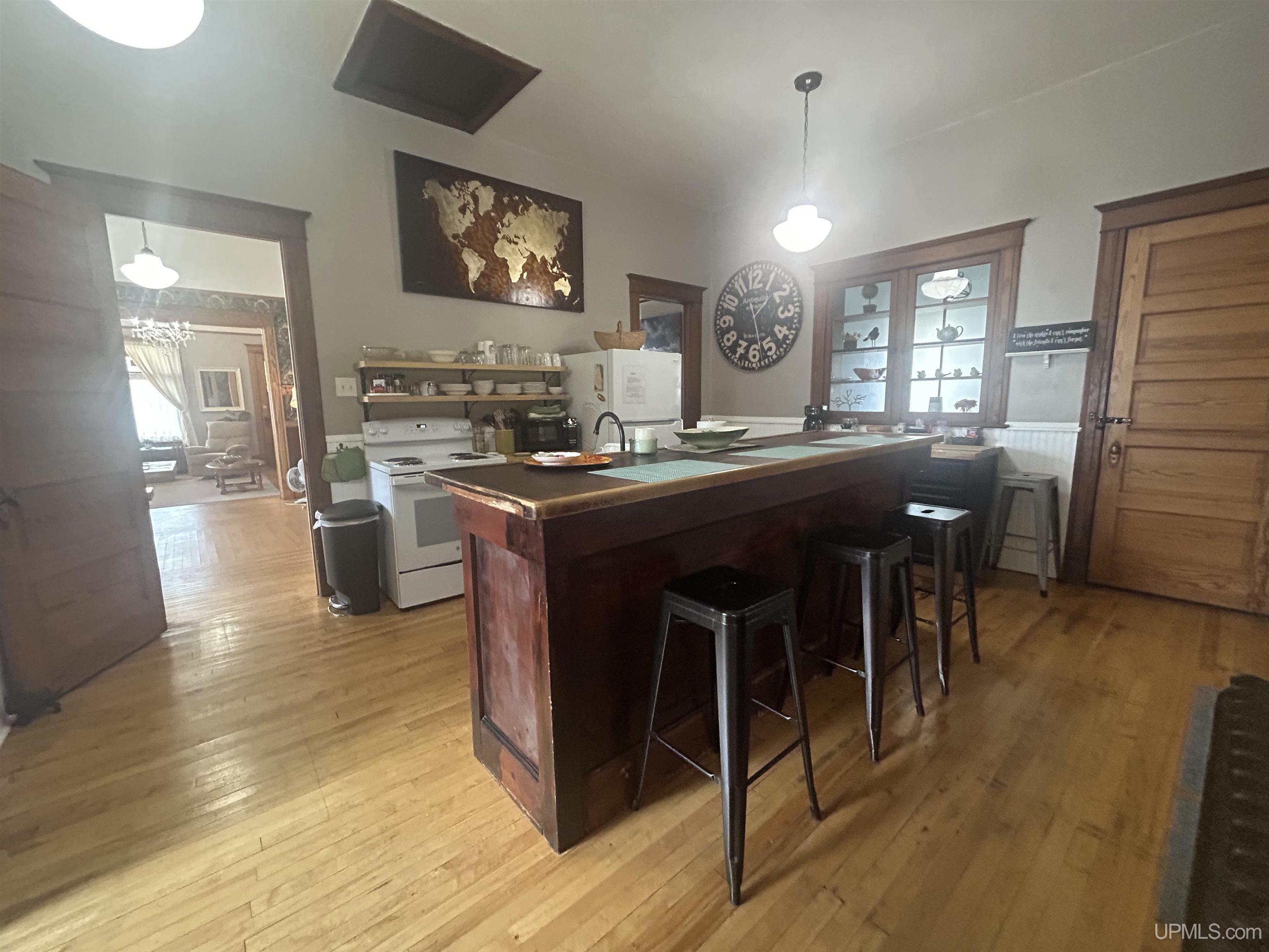 220 W Munising Avenue Property Photo 12