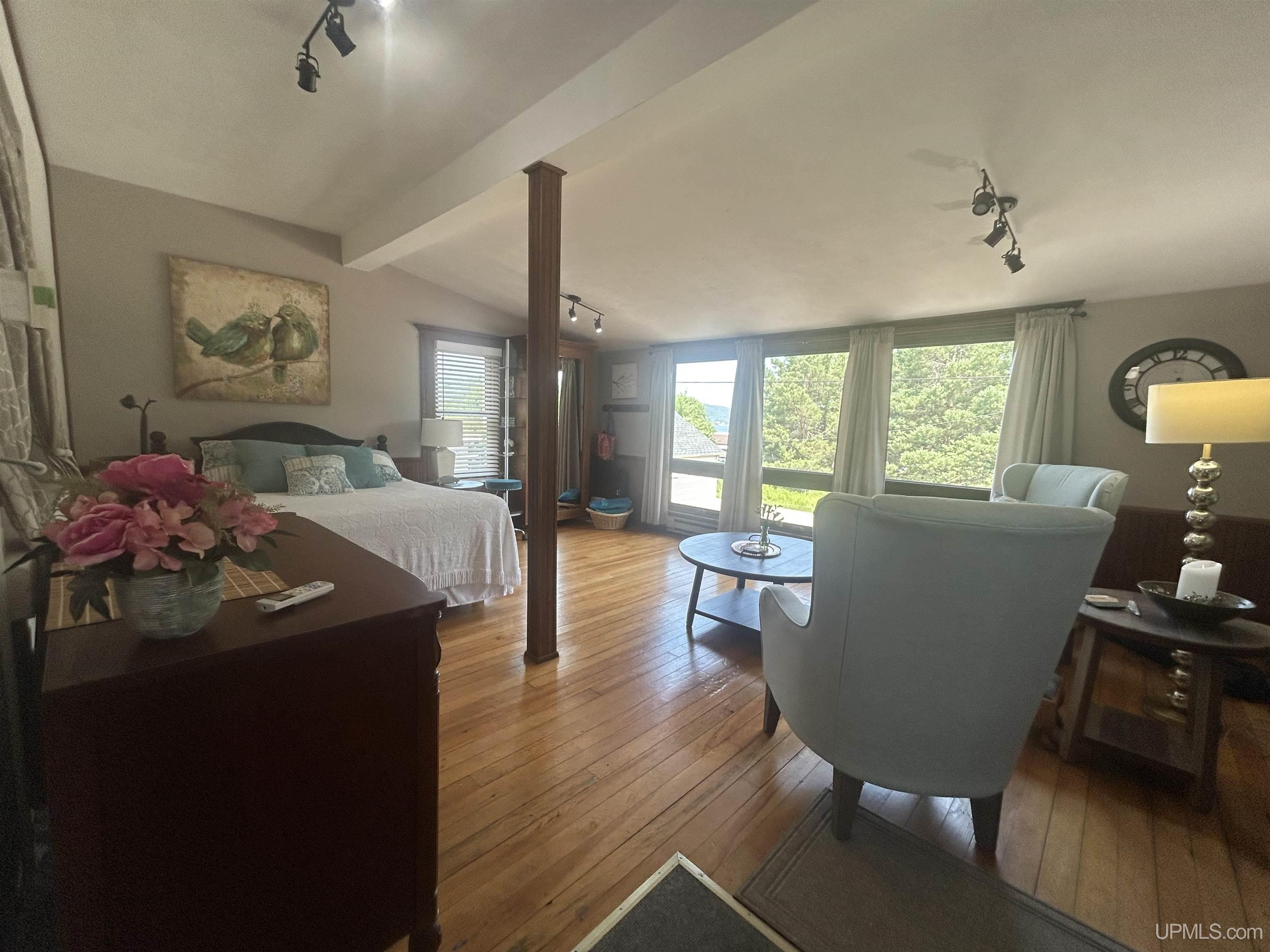 220 W Munising Avenue Property Photo 20