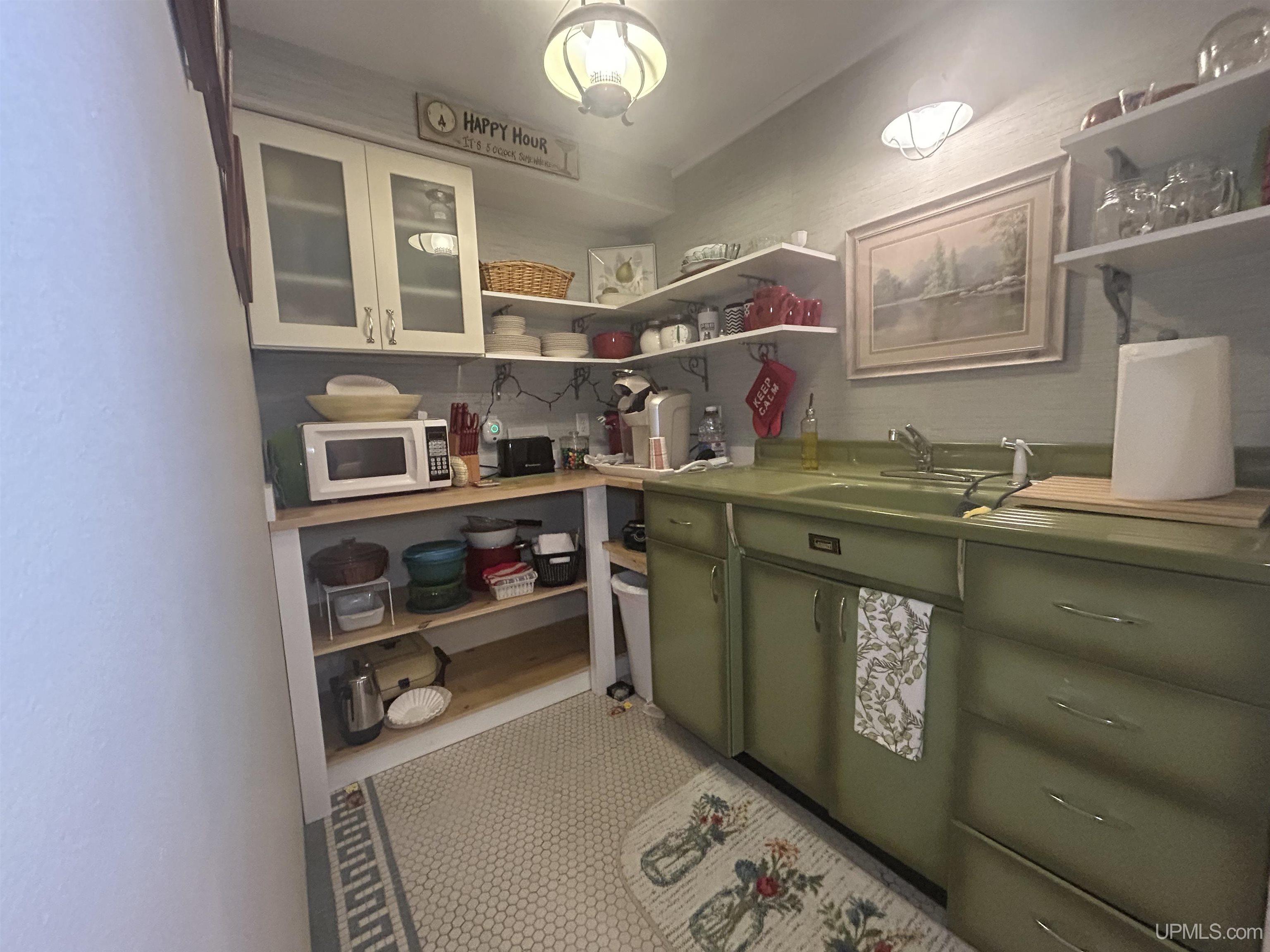 220 W Munising Avenue Property Photo 28