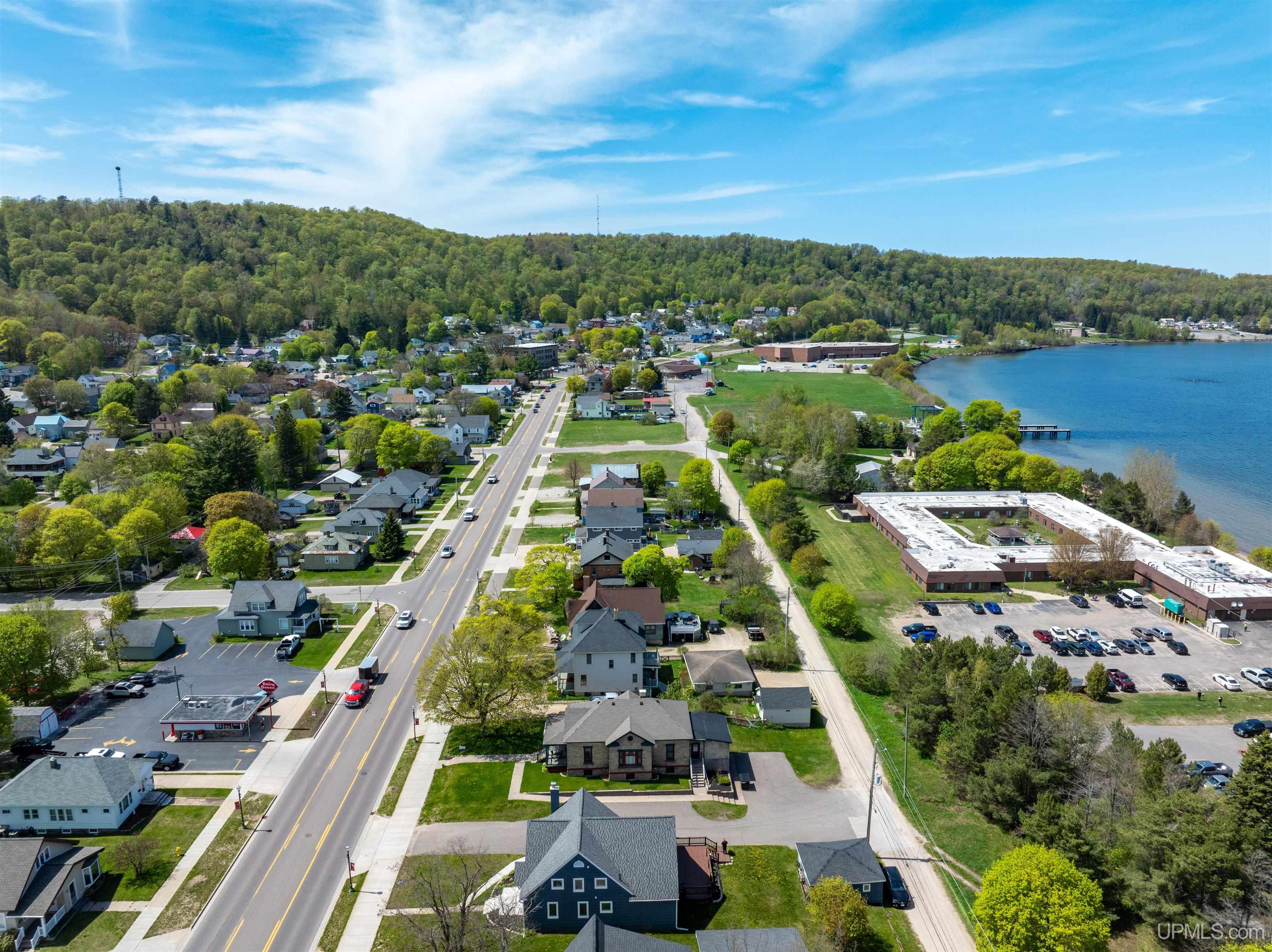 220 W Munising Avenue Property Photo 44