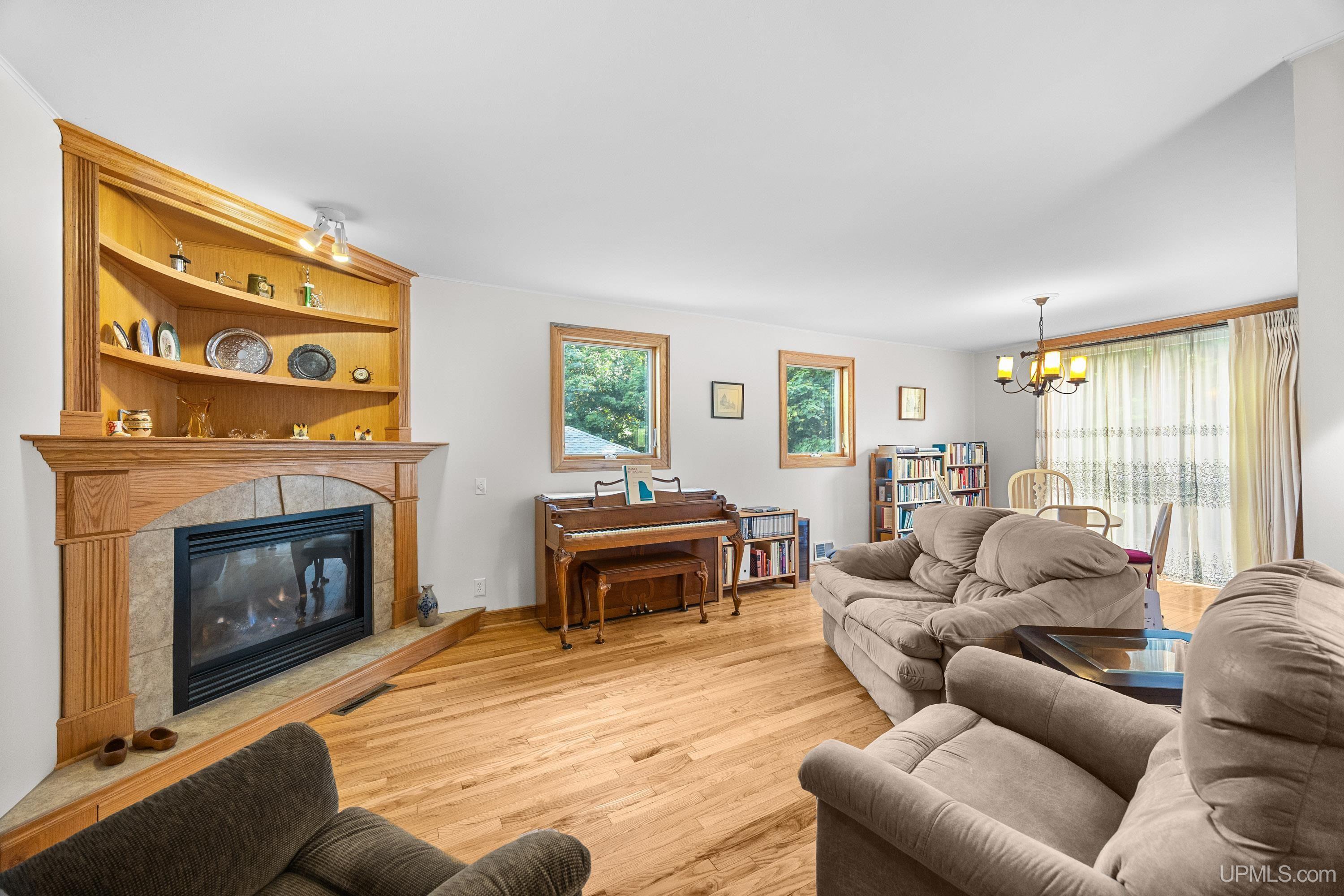 305 Emerald Street Property Photo 2