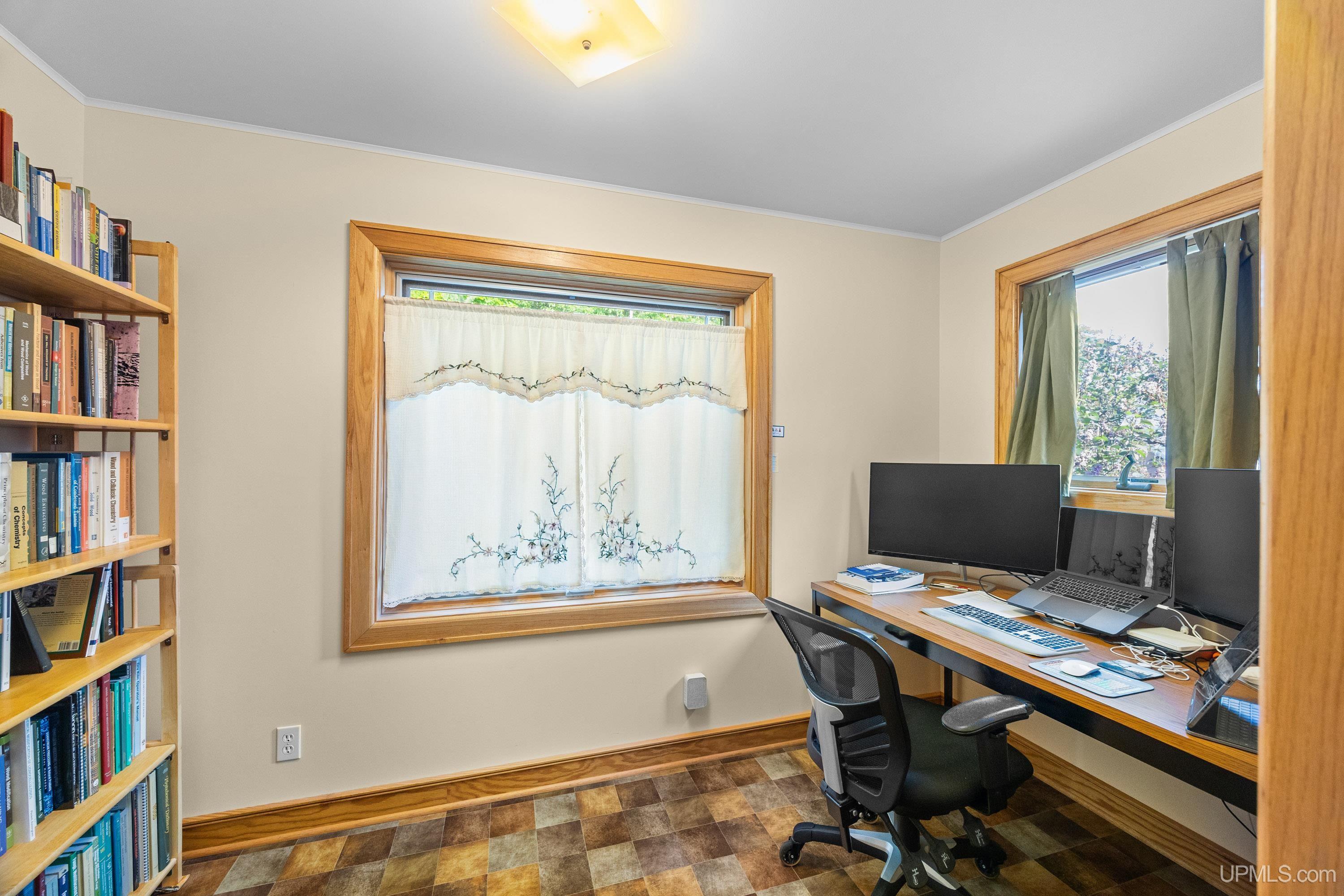 305 Emerald Street Property Photo 5