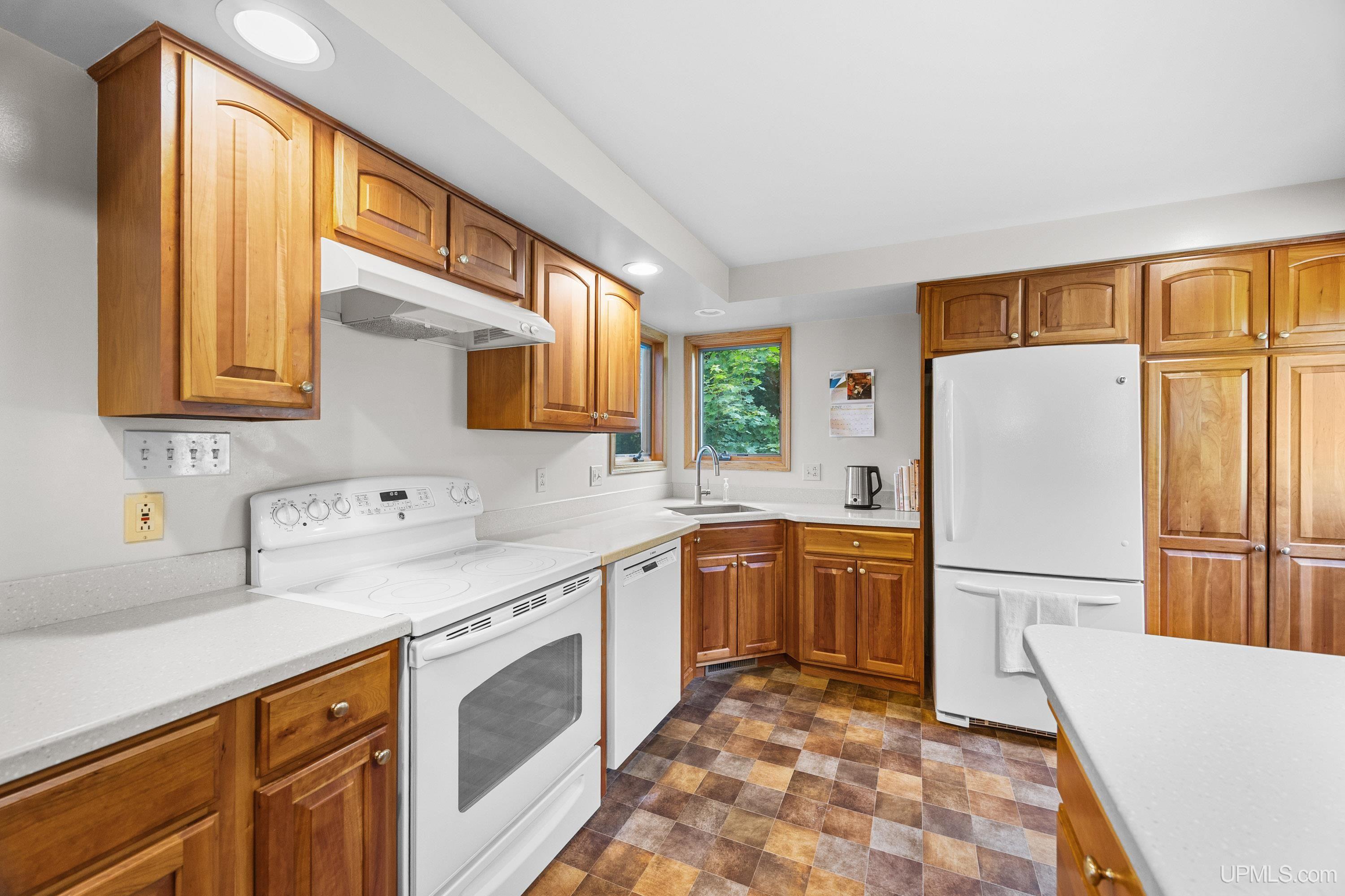 305 Emerald Street Property Photo 8
