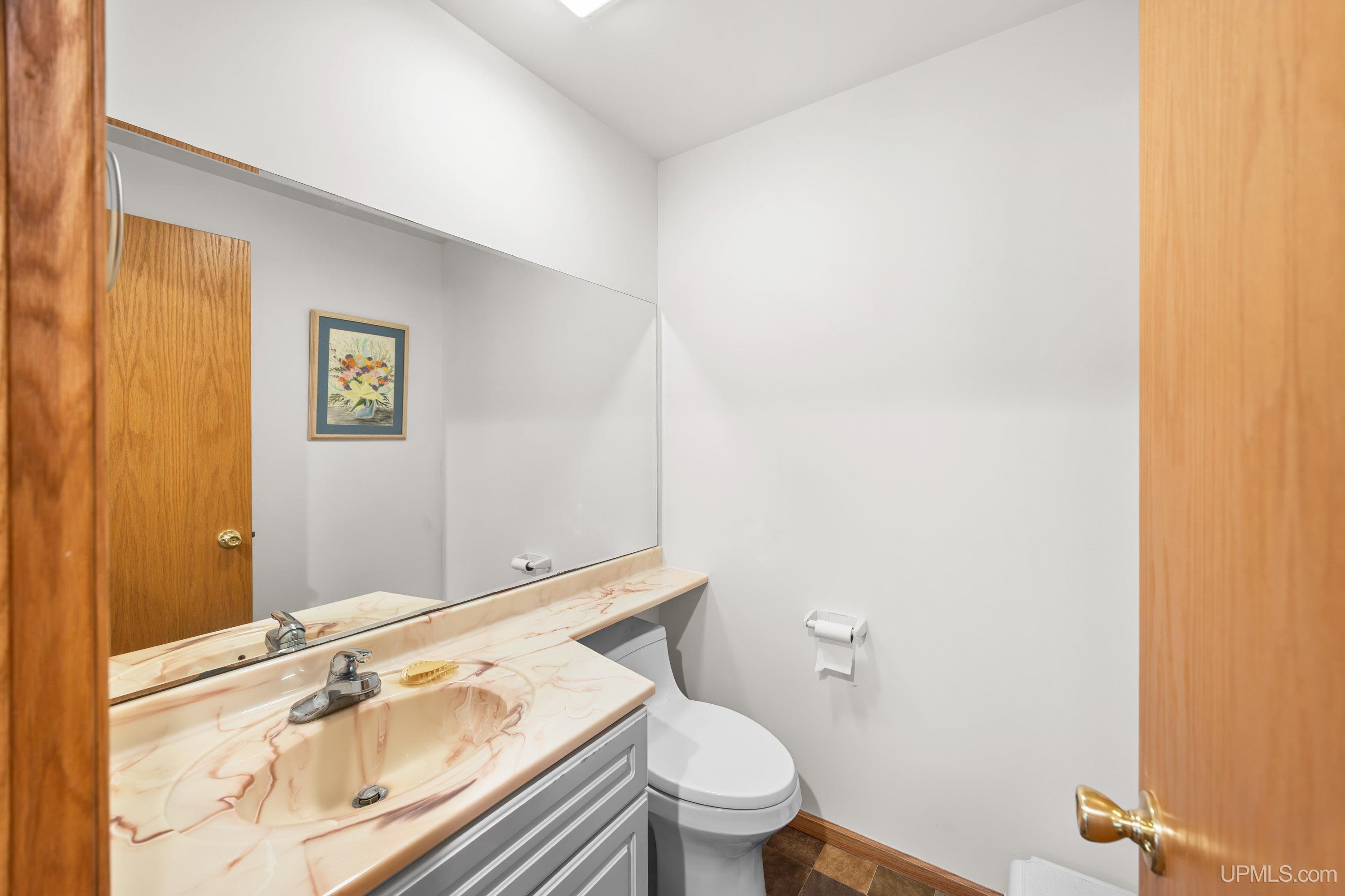 305 Emerald Street Property Photo 10