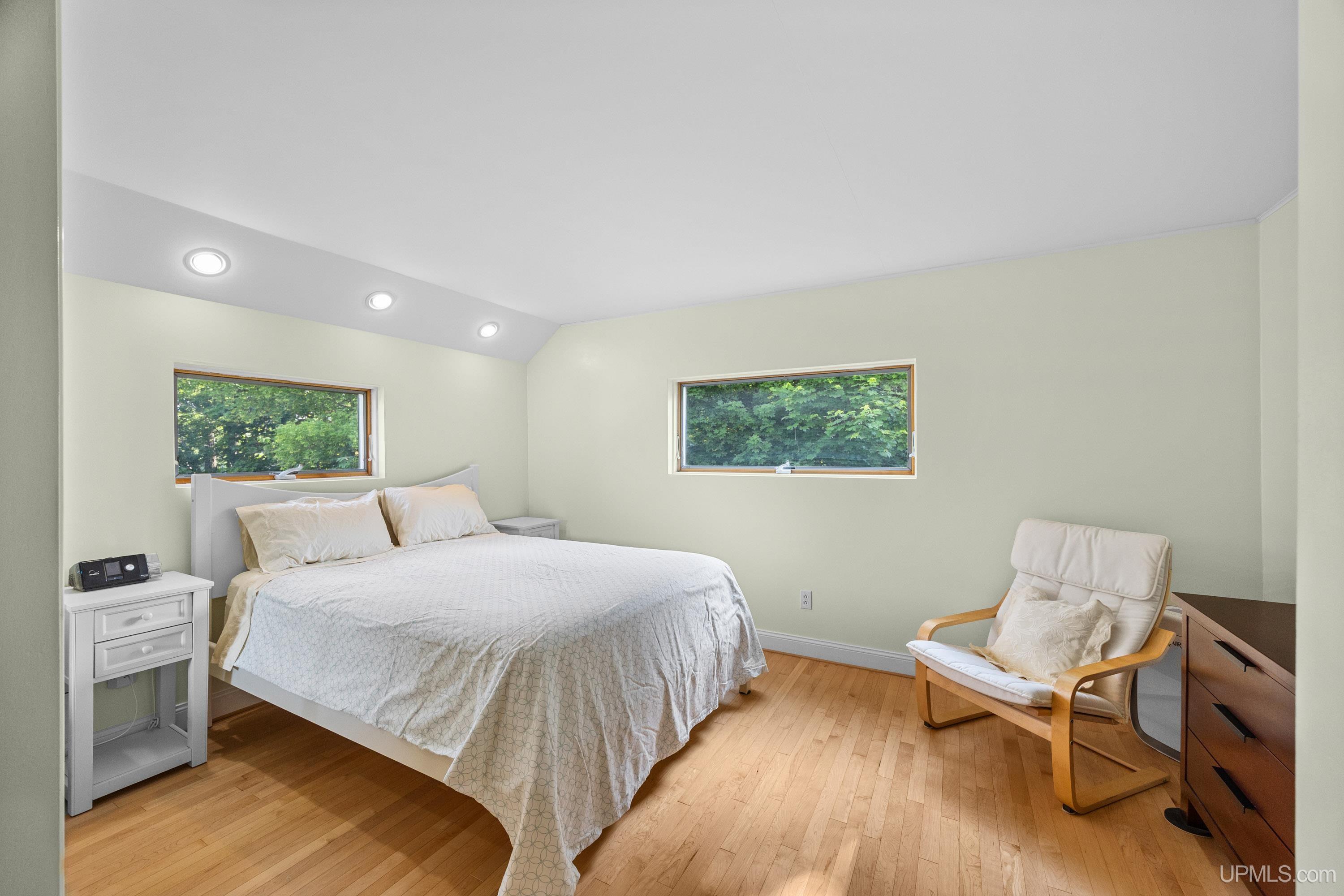 305 Emerald Street Property Photo 14
