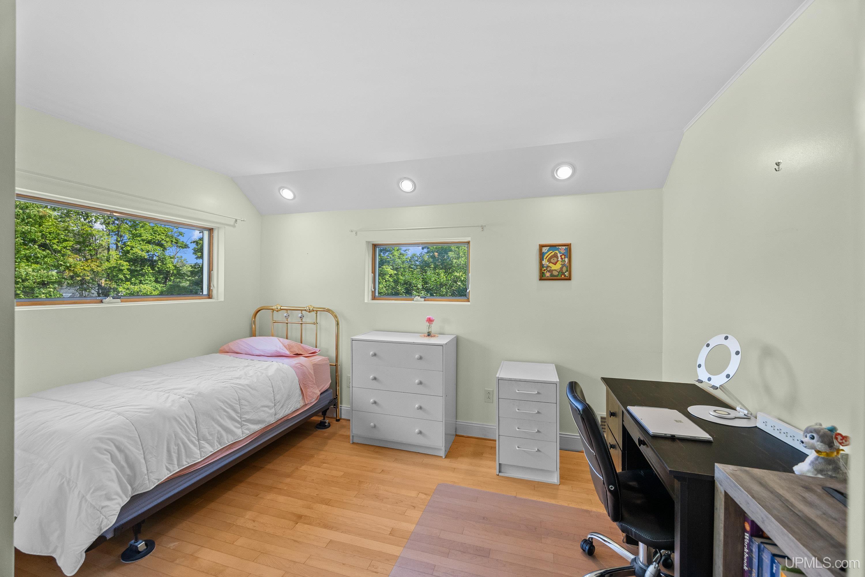305 Emerald Street Property Photo 15