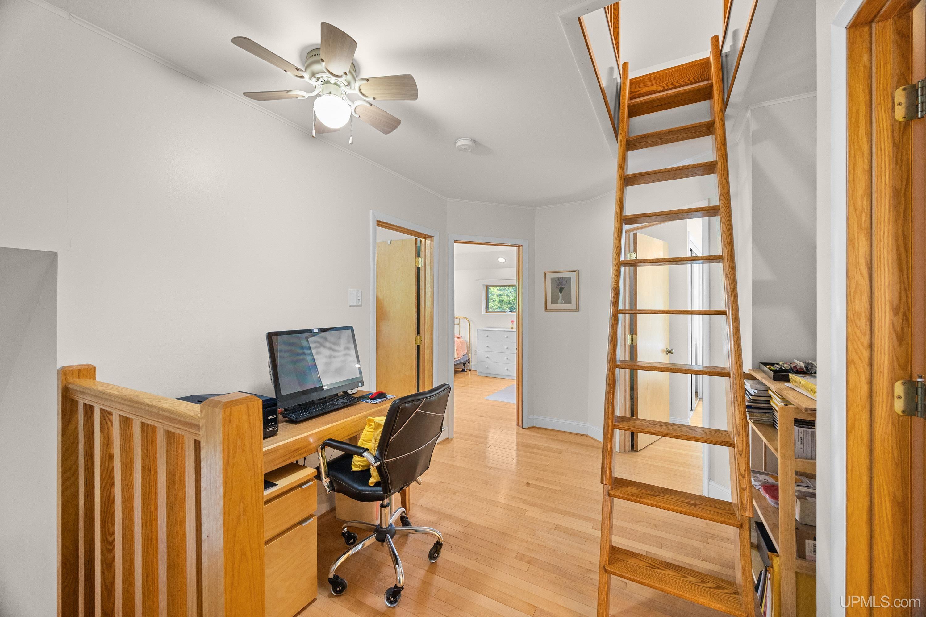 305 Emerald Street Property Photo 18