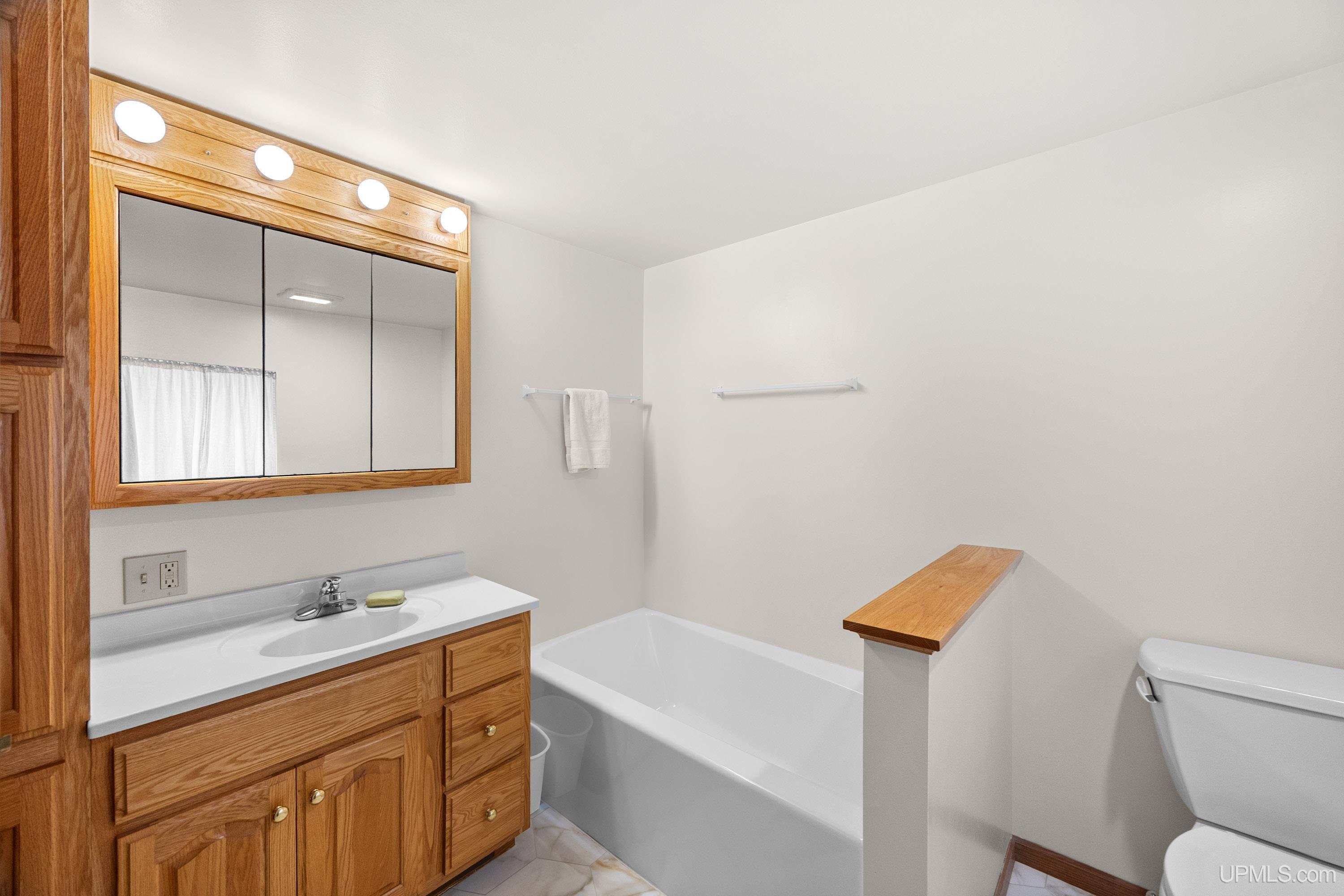 305 Emerald Street Property Photo 19